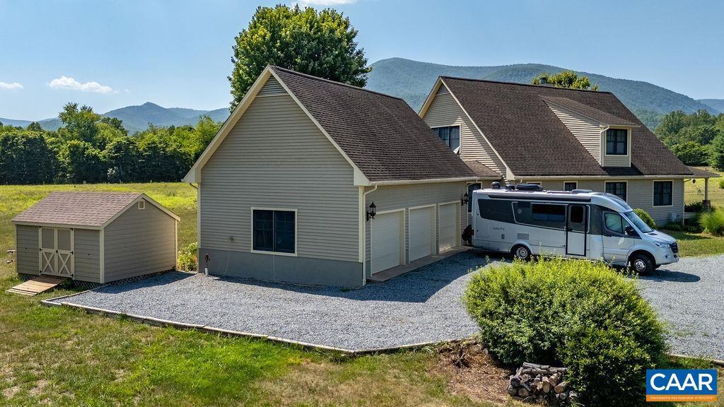 450 PHILLIPS LN