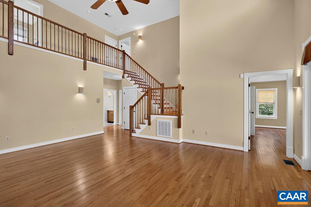 450 PHILLIPS LN