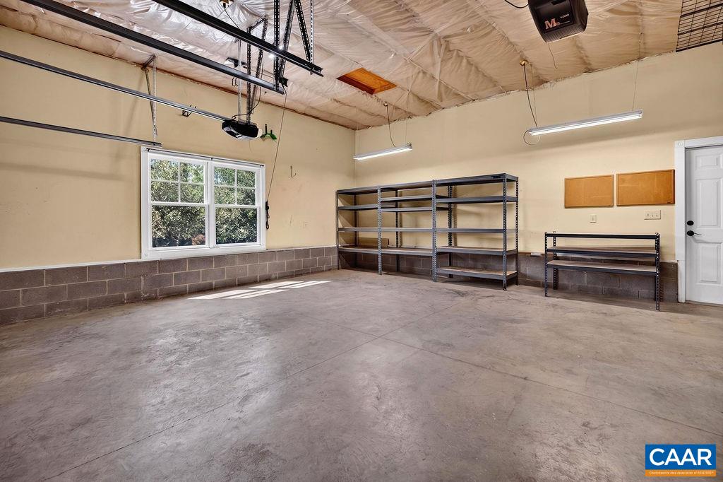 450 PHILLIPS LN