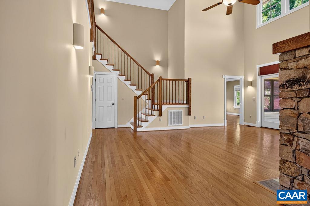 450 PHILLIPS LN