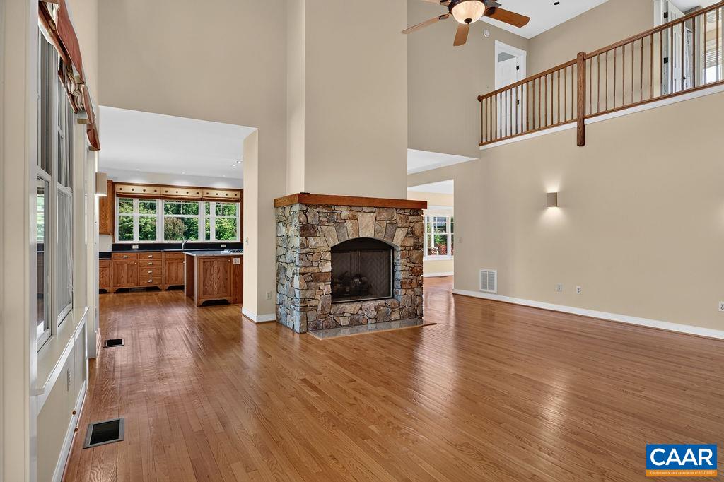450 PHILLIPS LN