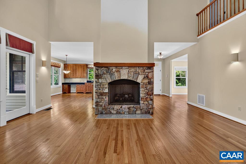 450 PHILLIPS LN