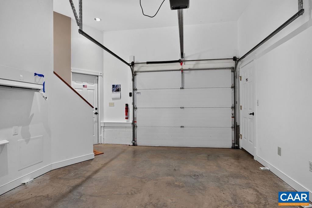 450 PHILLIPS LN