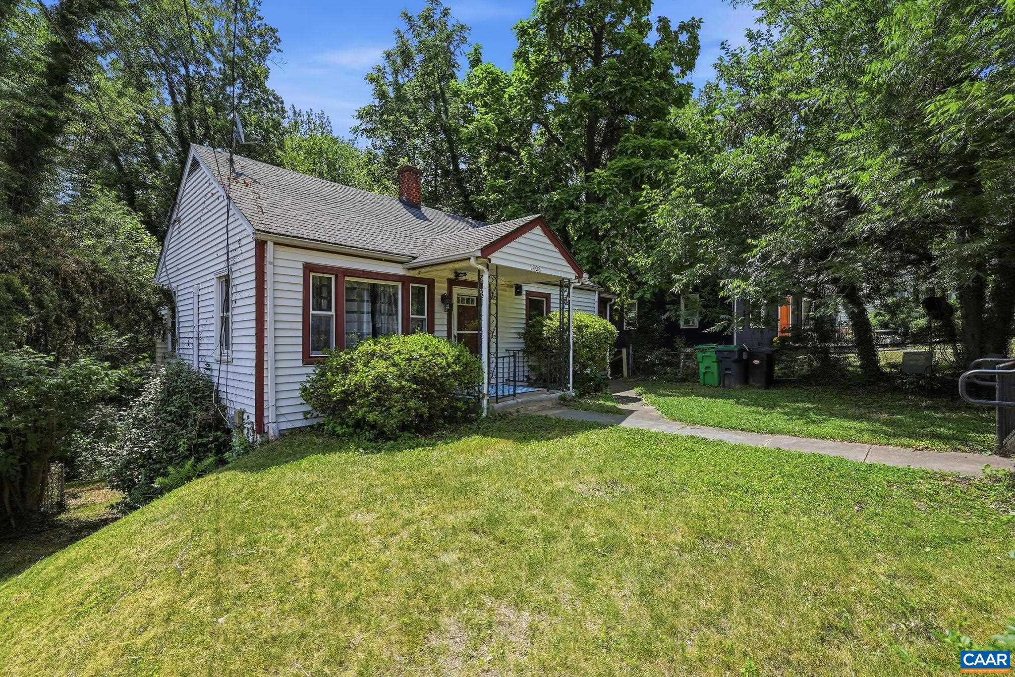 1208 CHERRY AVE