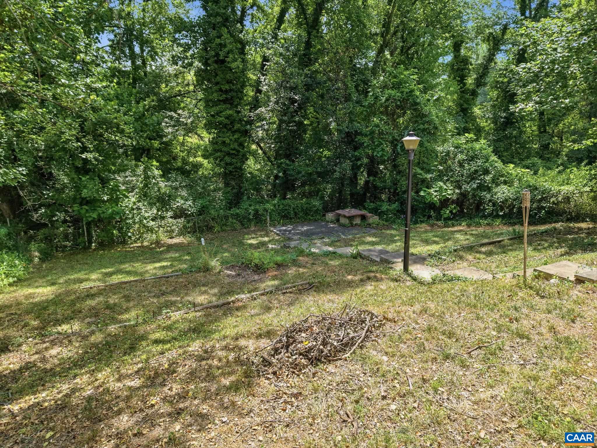 1208 CHERRY AVE