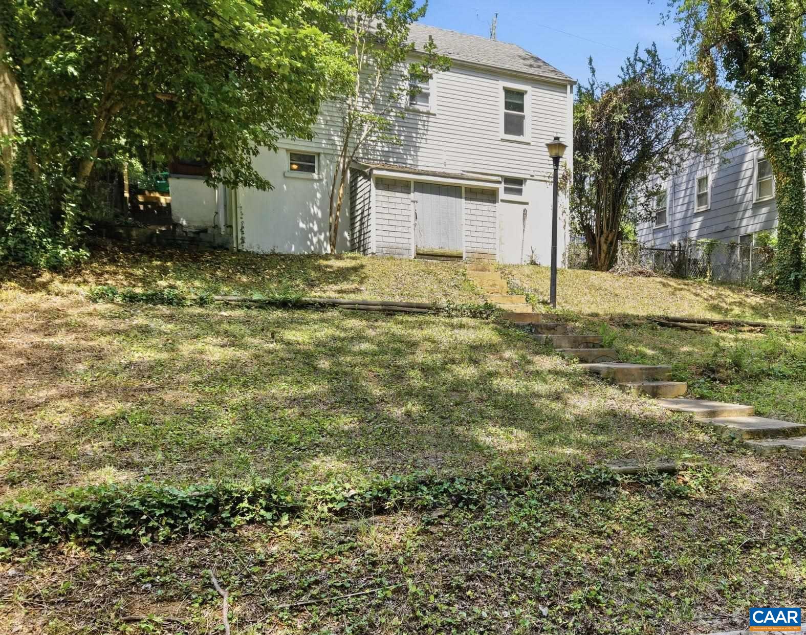 1208 CHERRY AVE