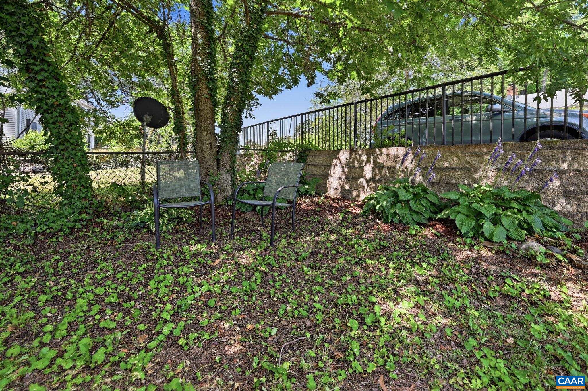 1208 CHERRY AVE