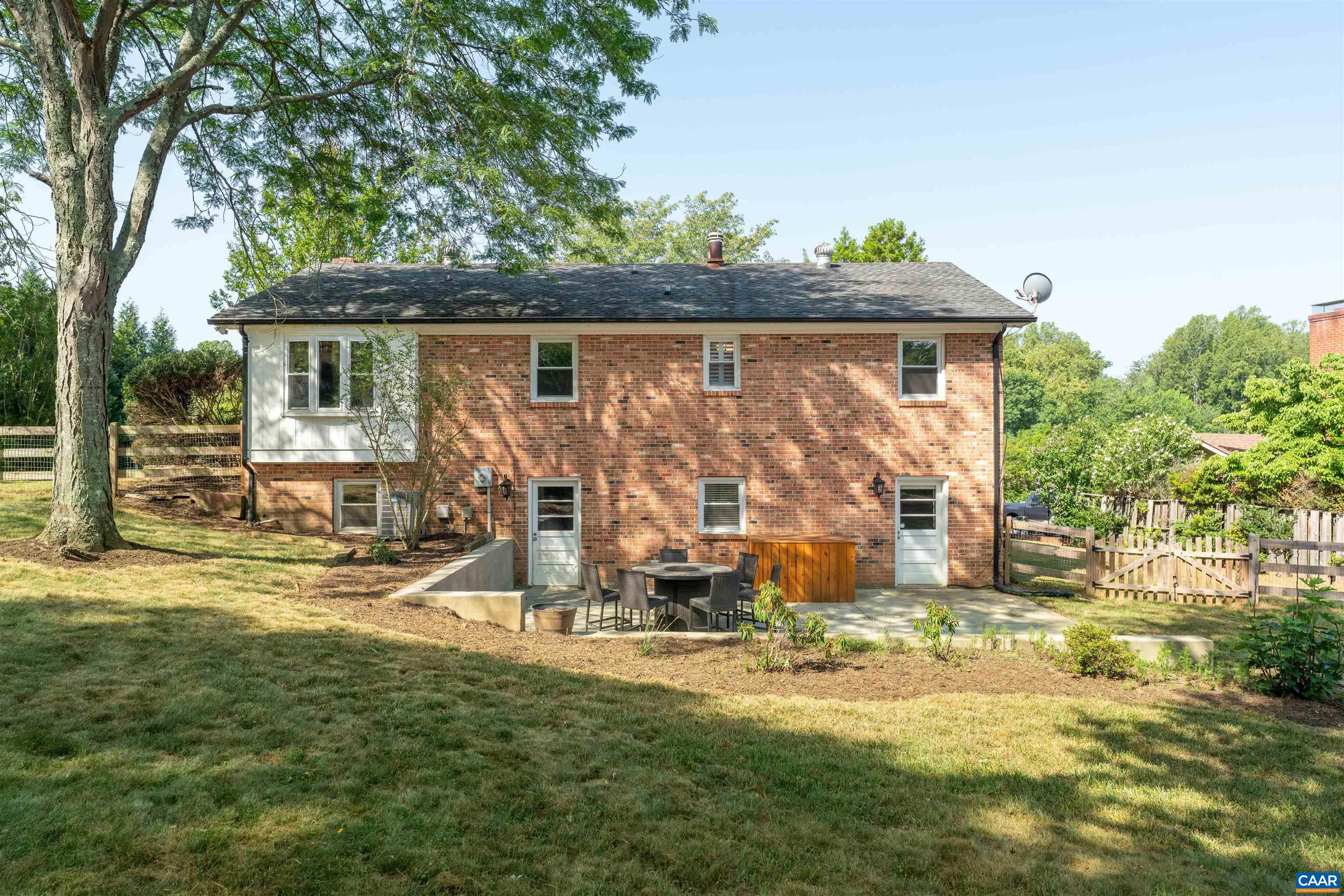 8005 WASHINGTON CT