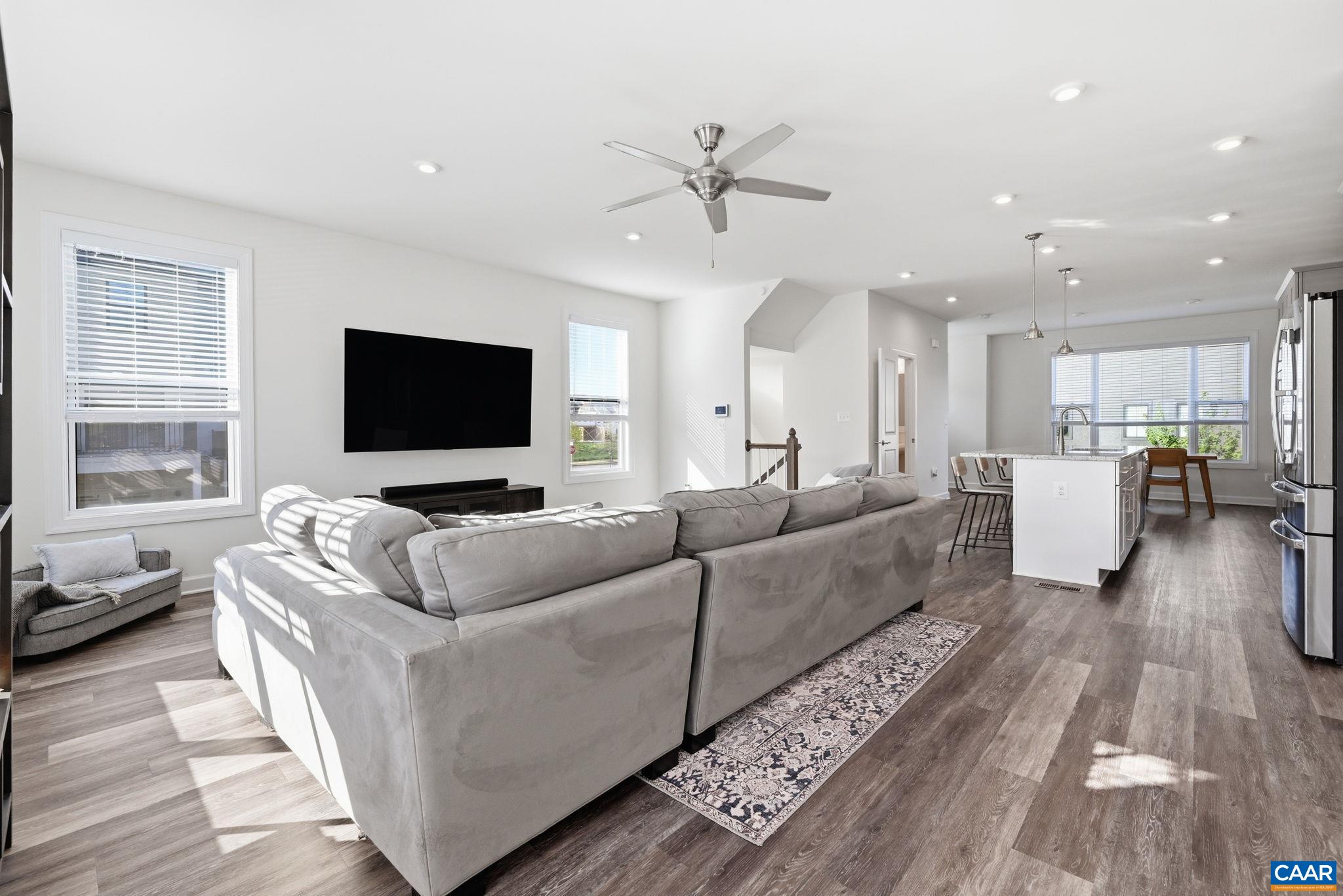 912 ORION LN