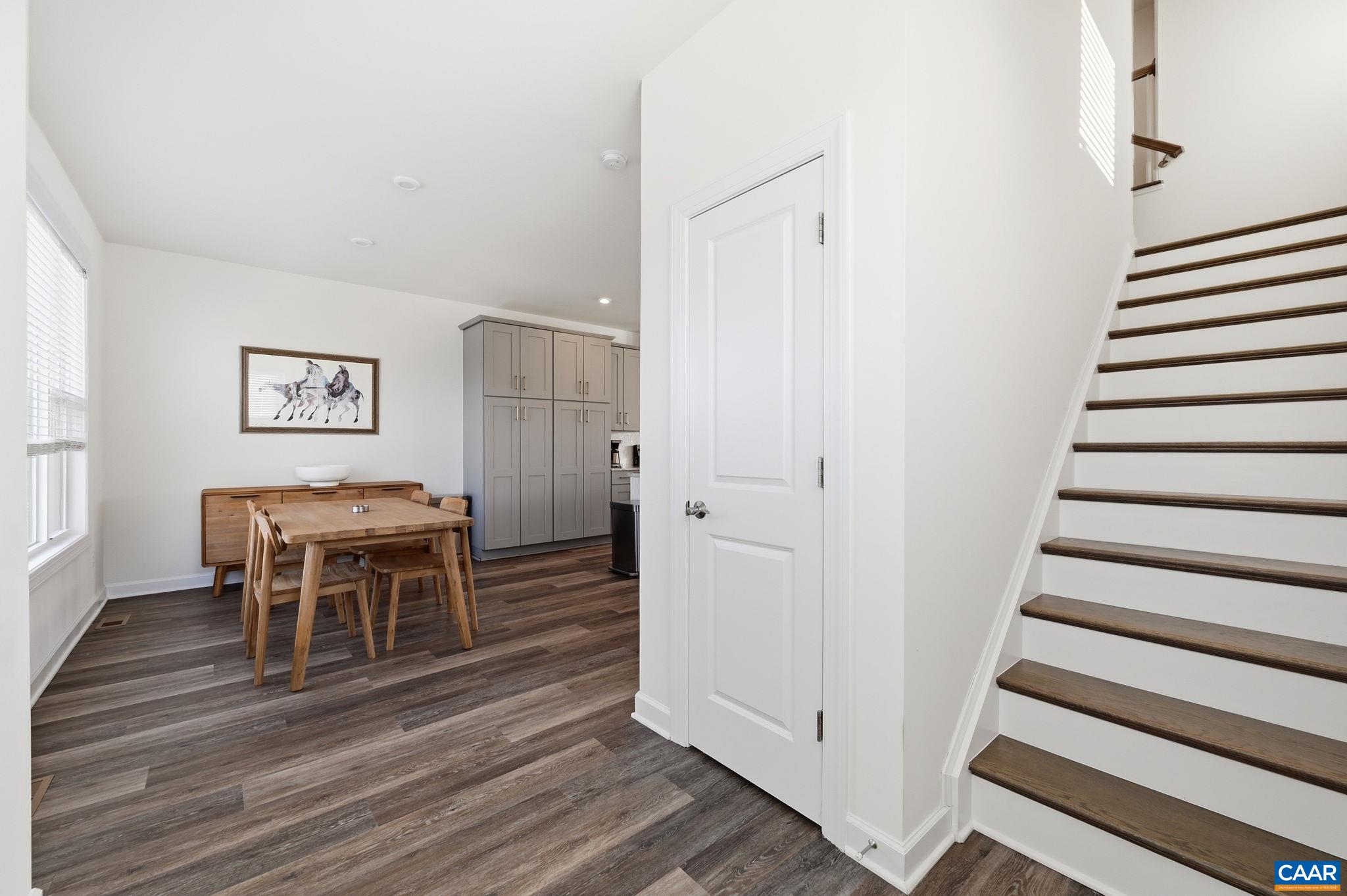 912 ORION LN