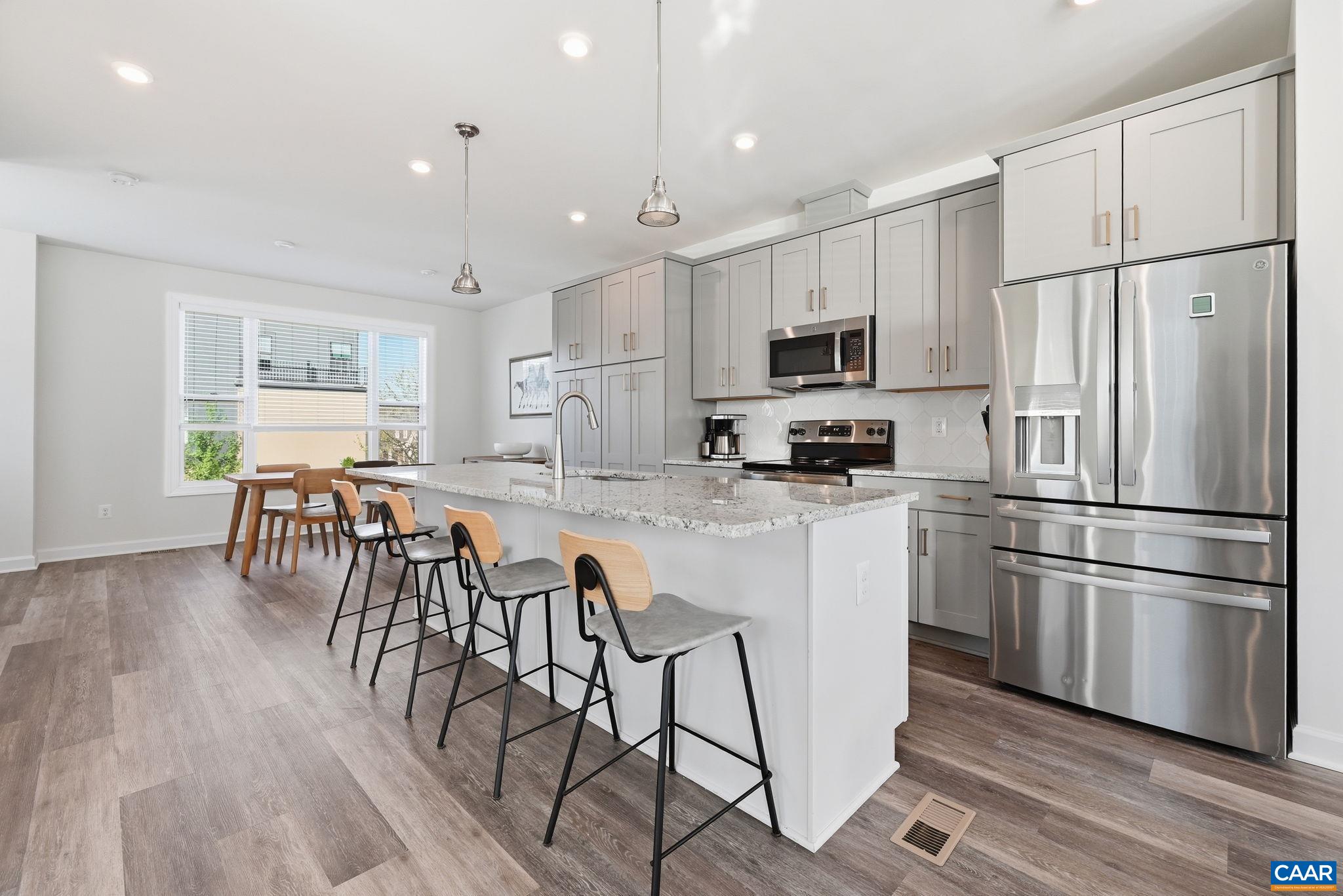 912 ORION LN