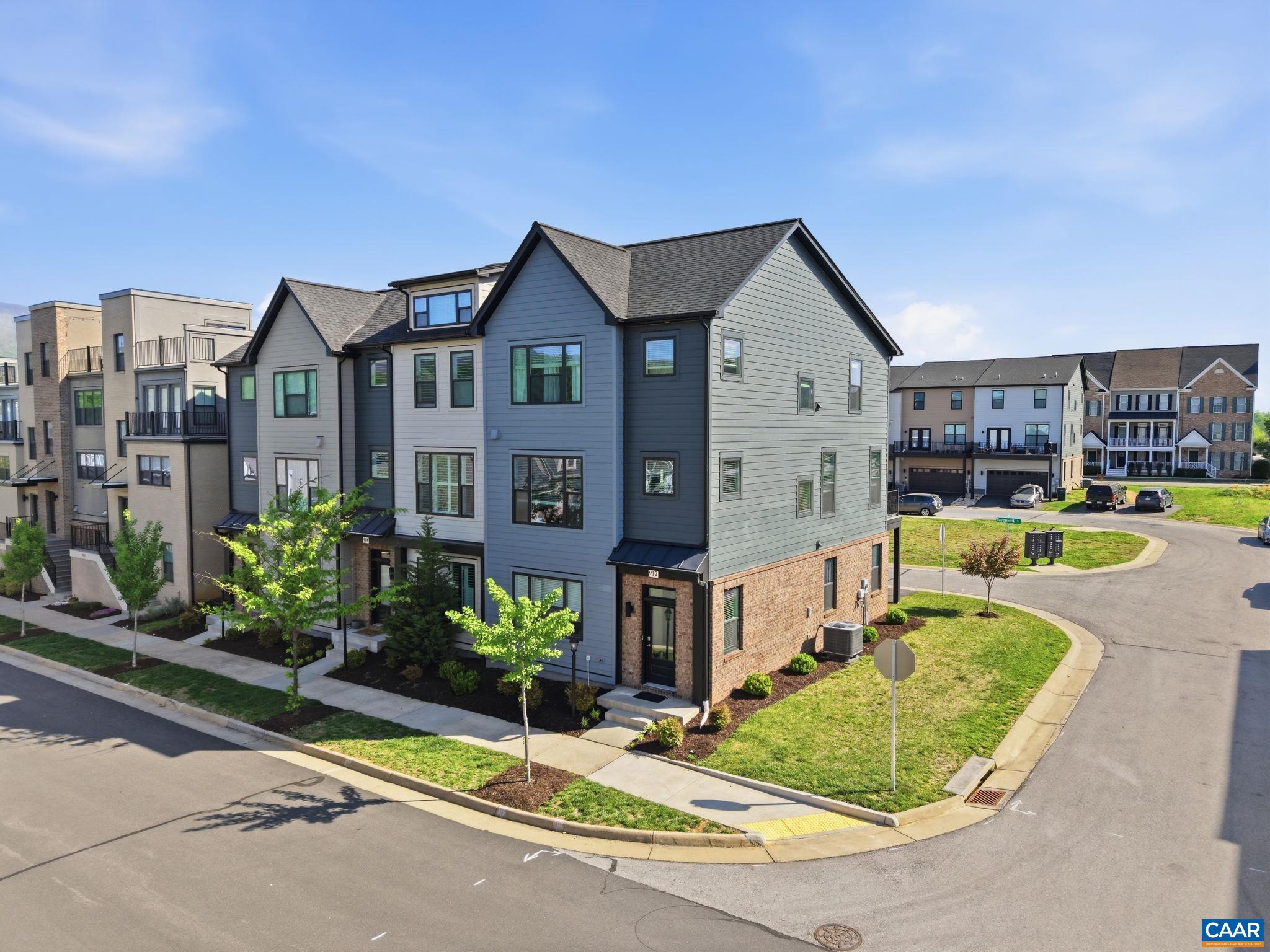 912 ORION LN
