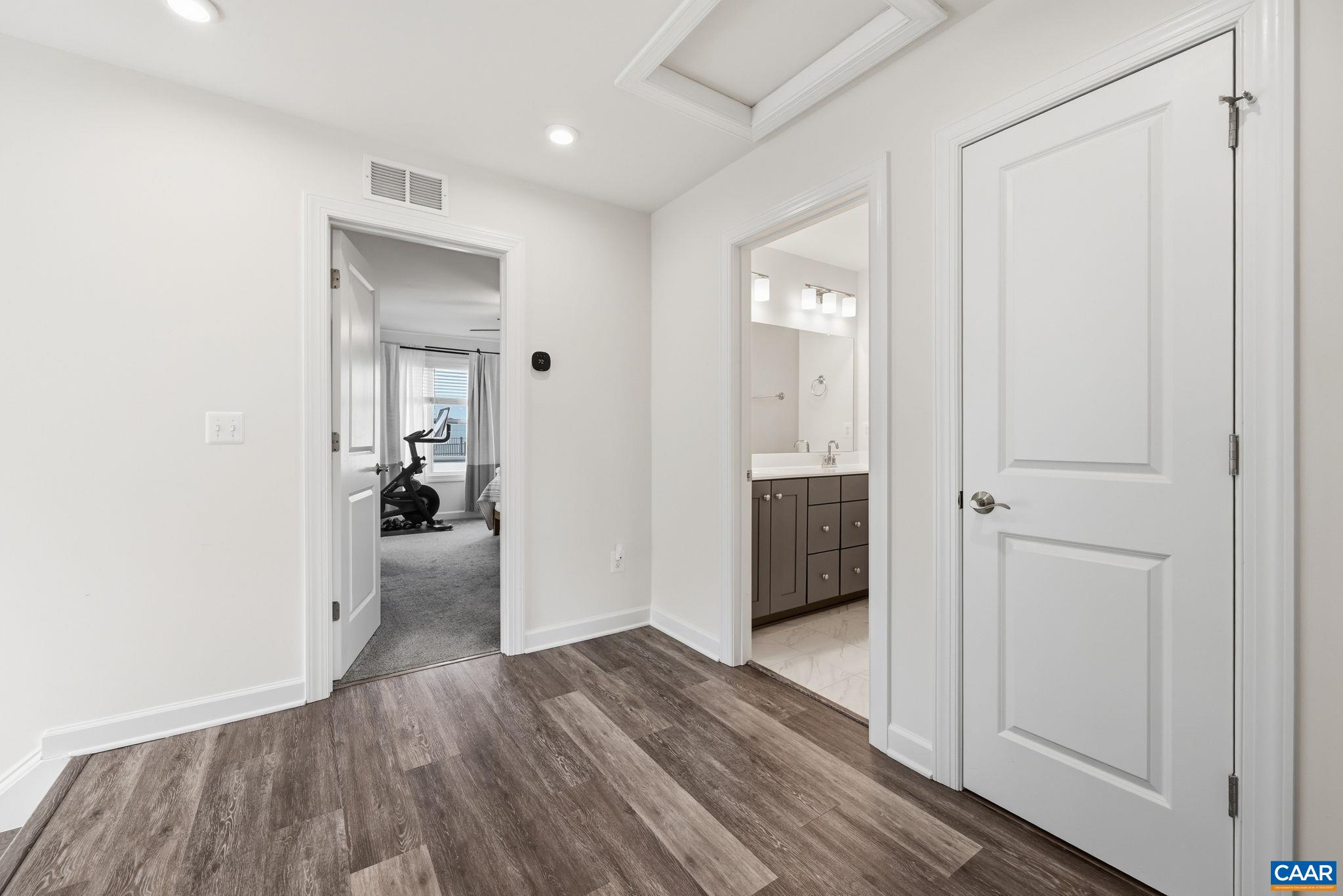 912 ORION LN
