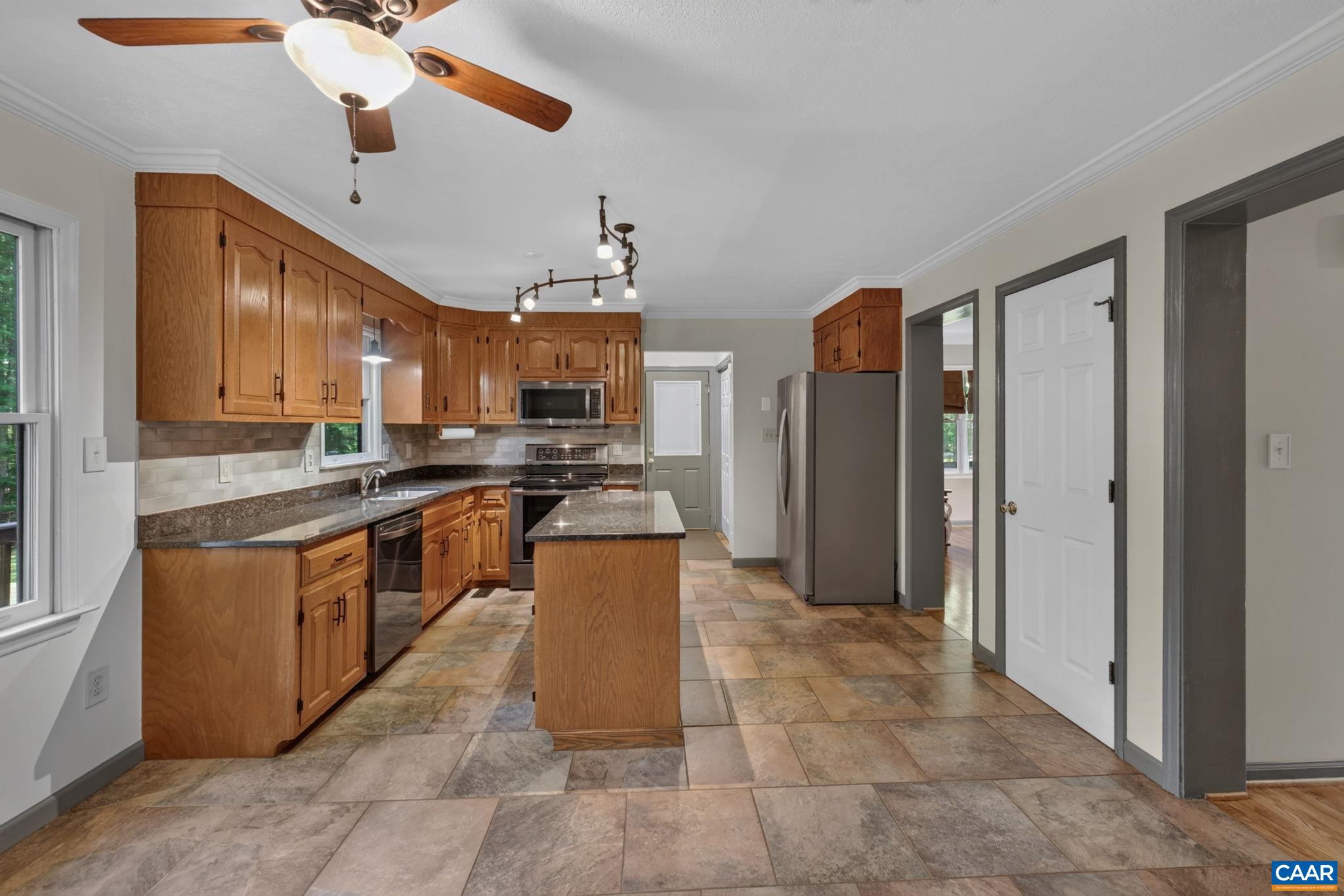 5880 LEXINGTON LN
