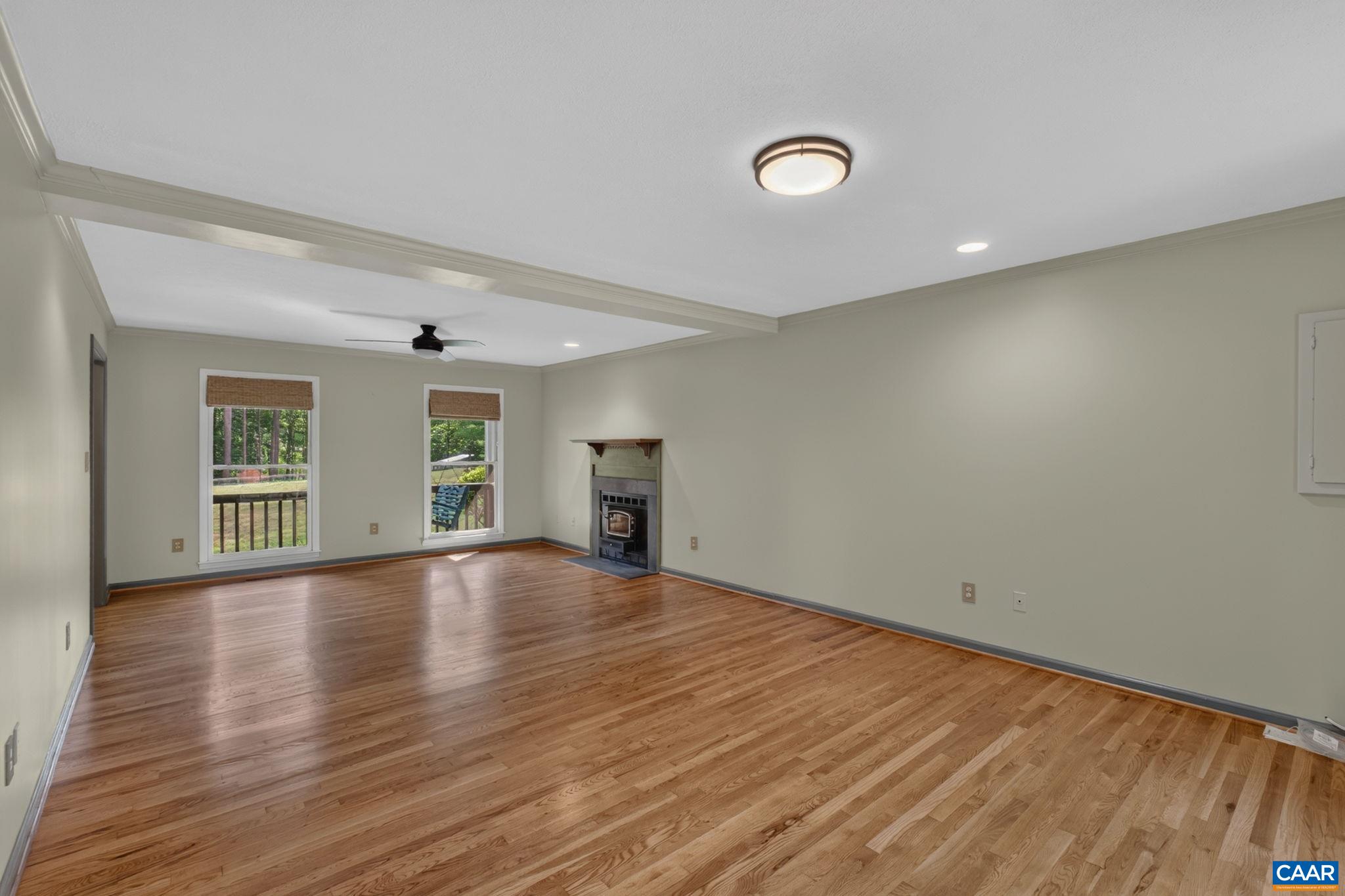 5880 LEXINGTON LN