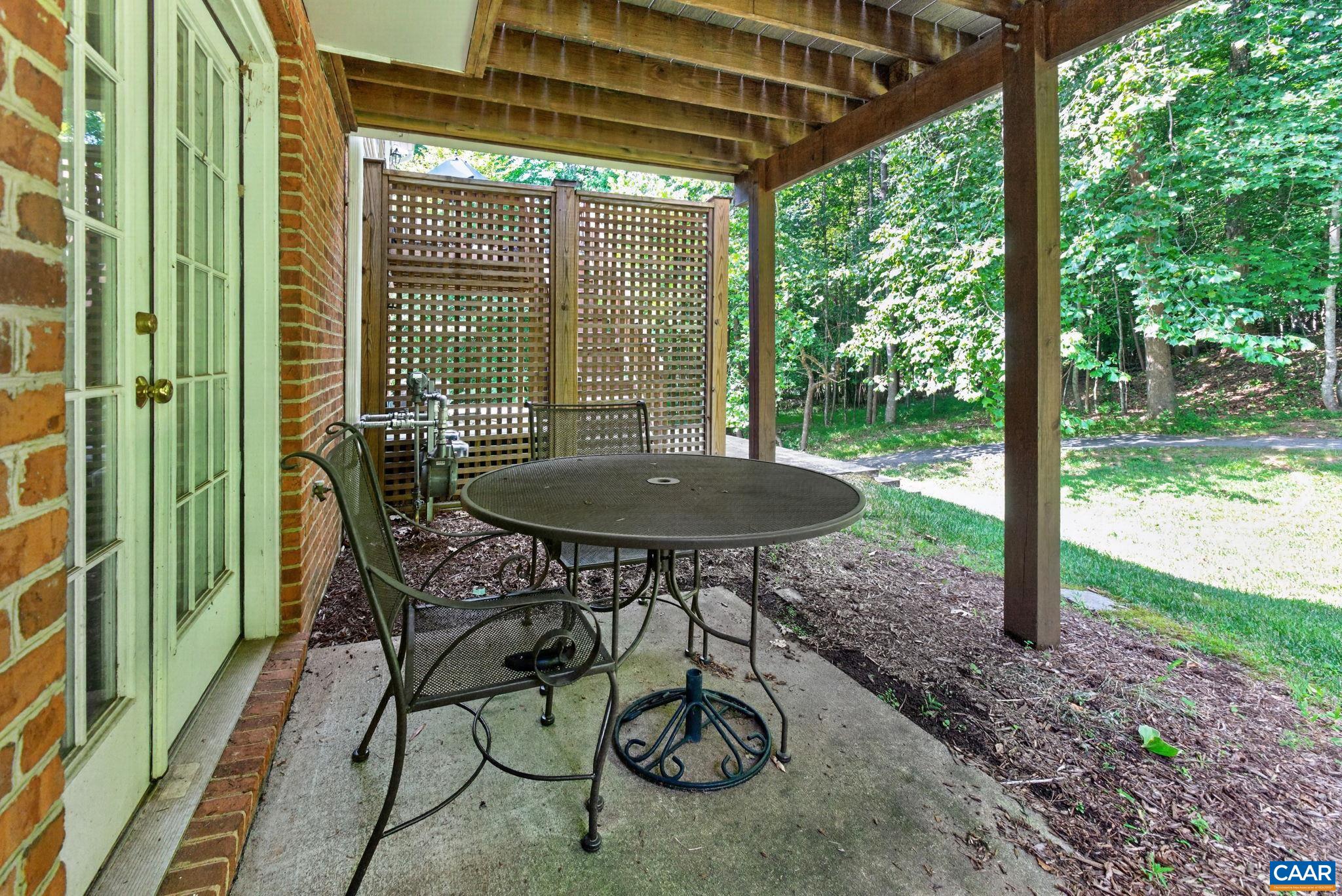 2590 RAVENSCROFT WAY