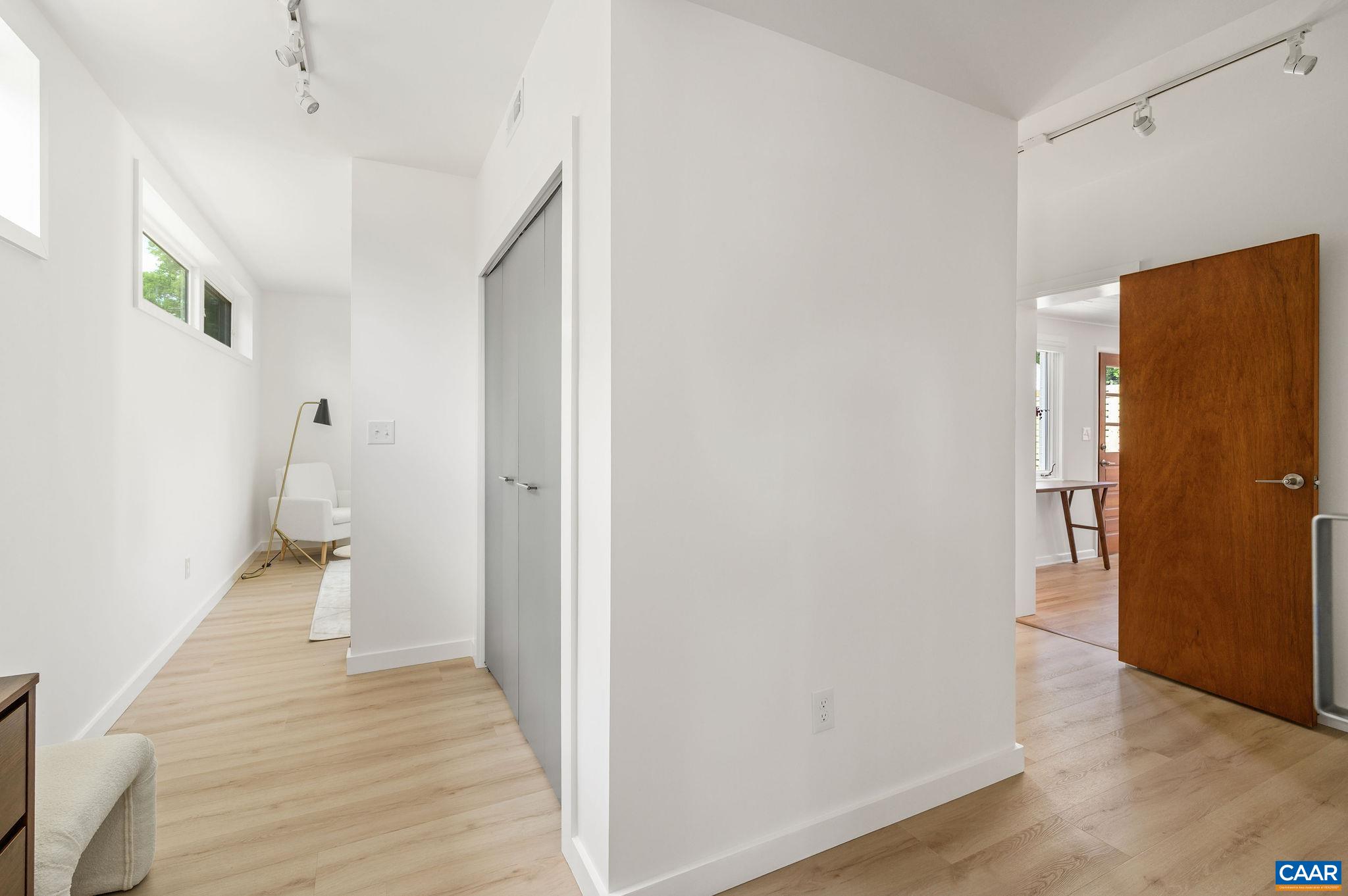 1007 SAINT CLAIR AVE