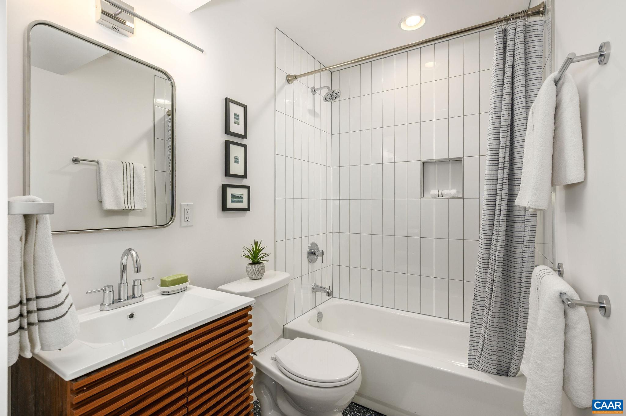 1007 SAINT CLAIR AVE