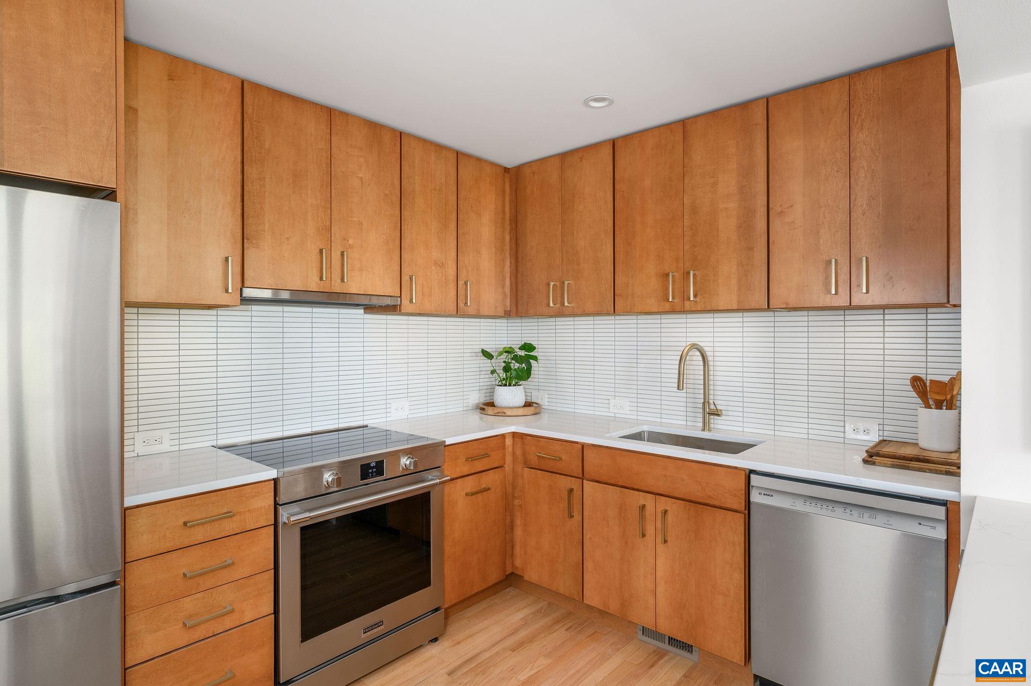 1007 SAINT CLAIR AVE