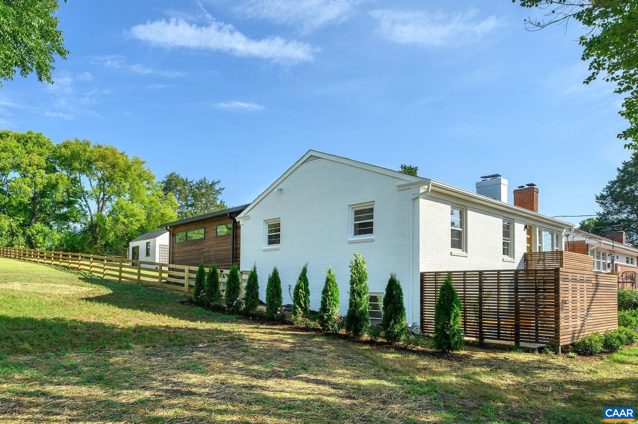 1007 SAINT CLAIR AVE