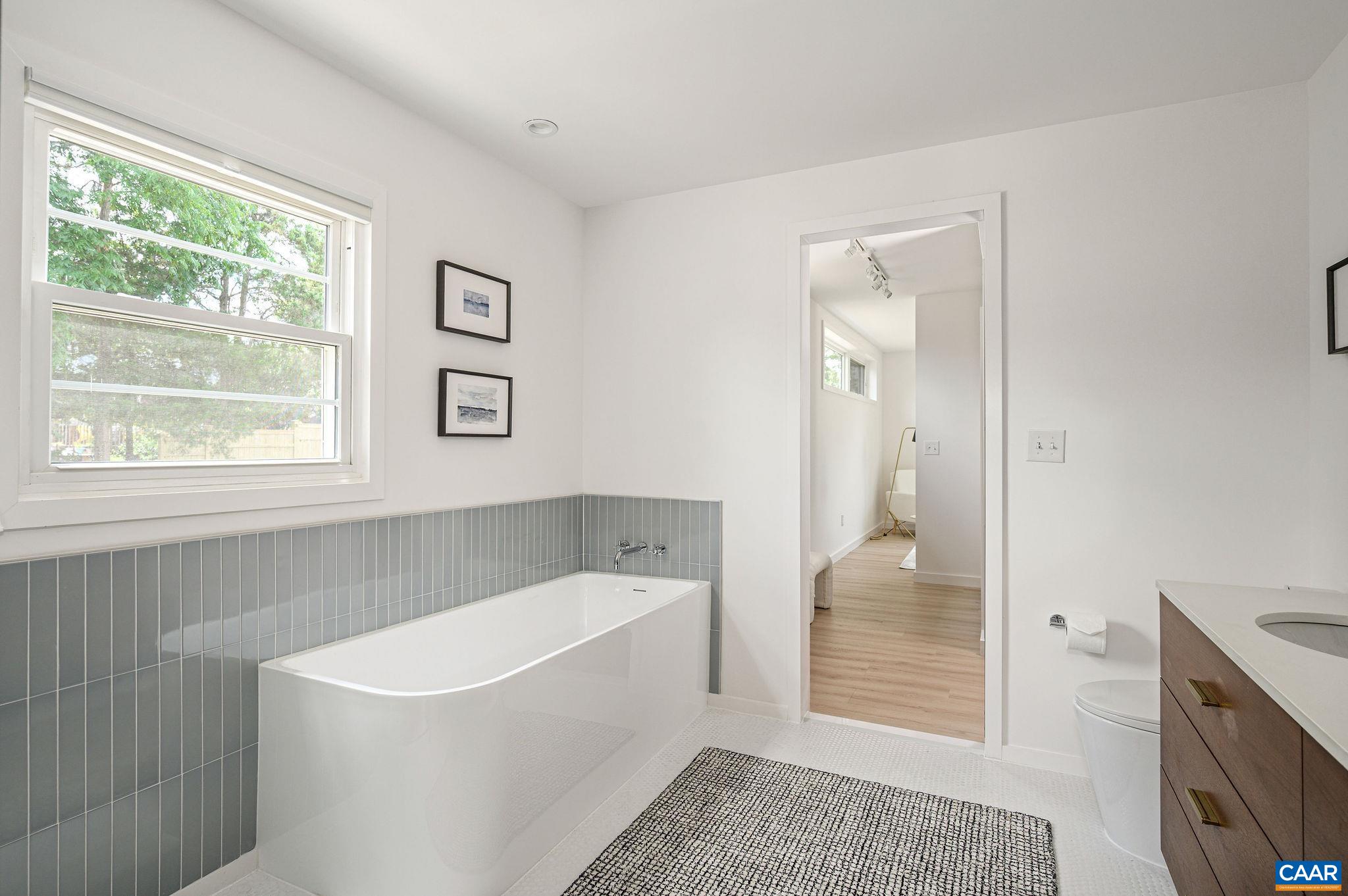 1007 SAINT CLAIR AVE