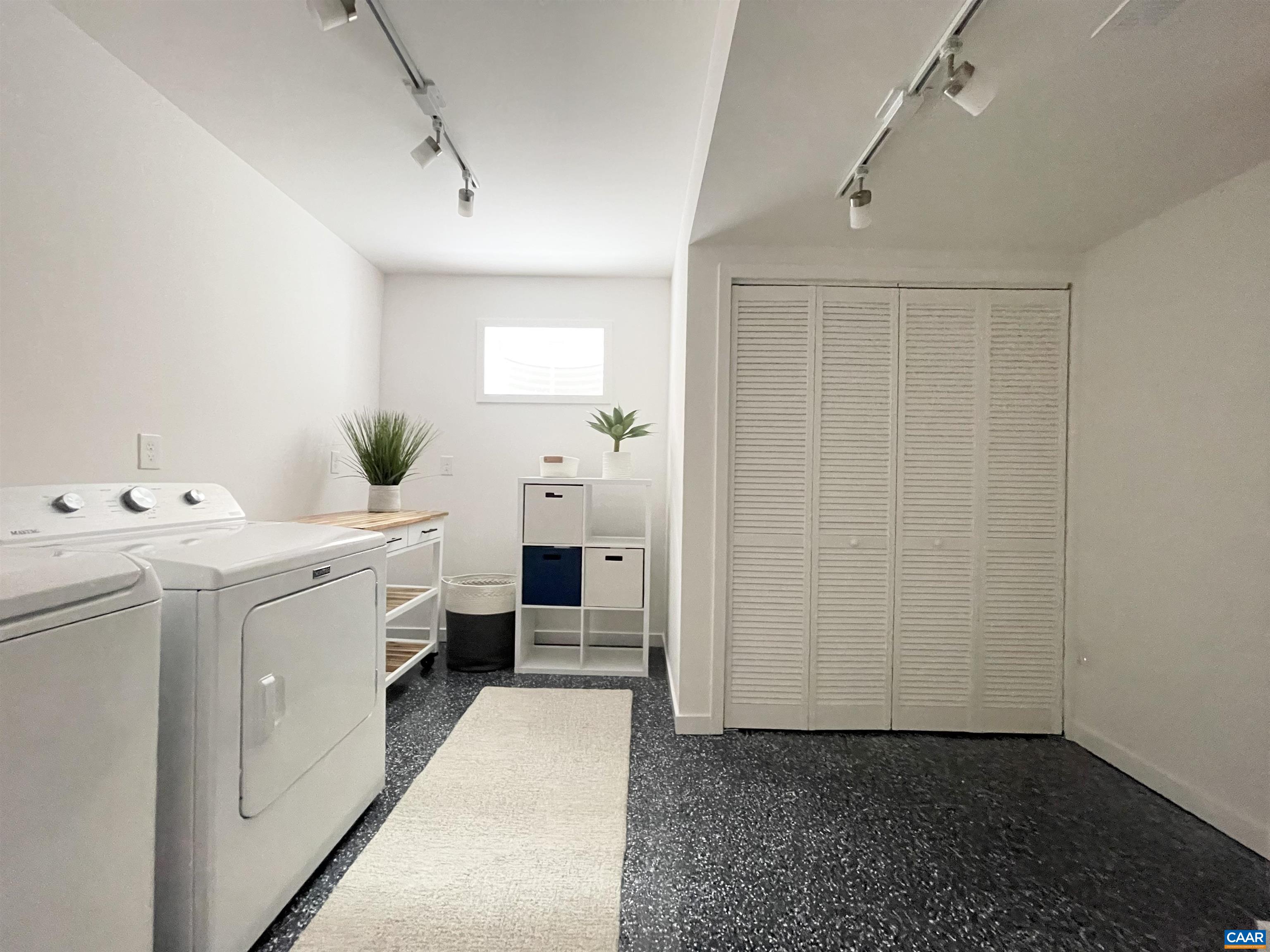 1007 SAINT CLAIR AVE