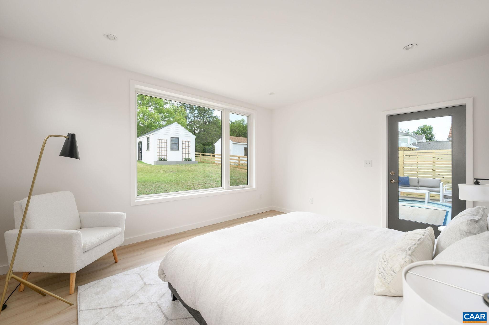 1007 SAINT CLAIR AVE