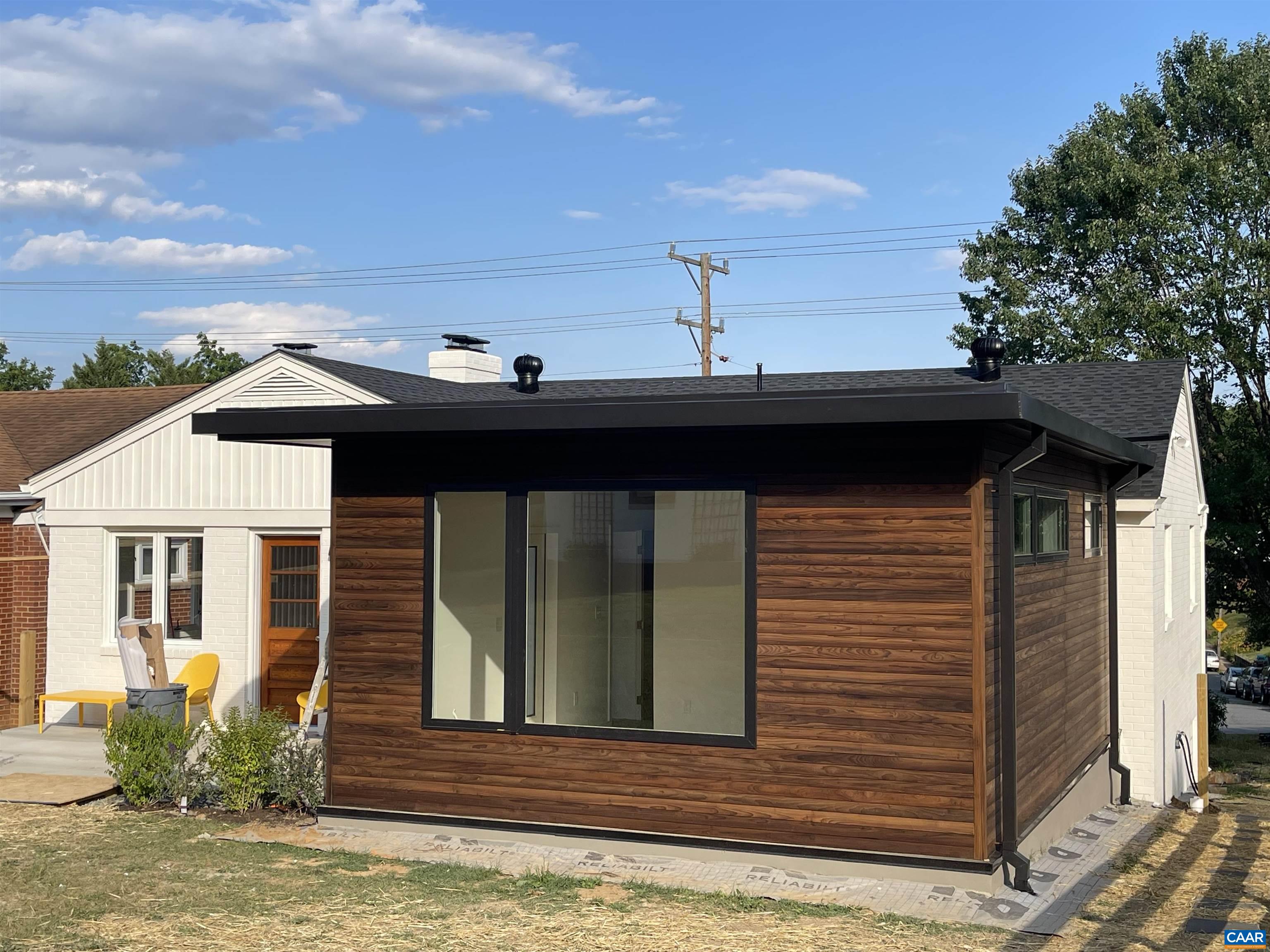 1007 SAINT CLAIR AVE