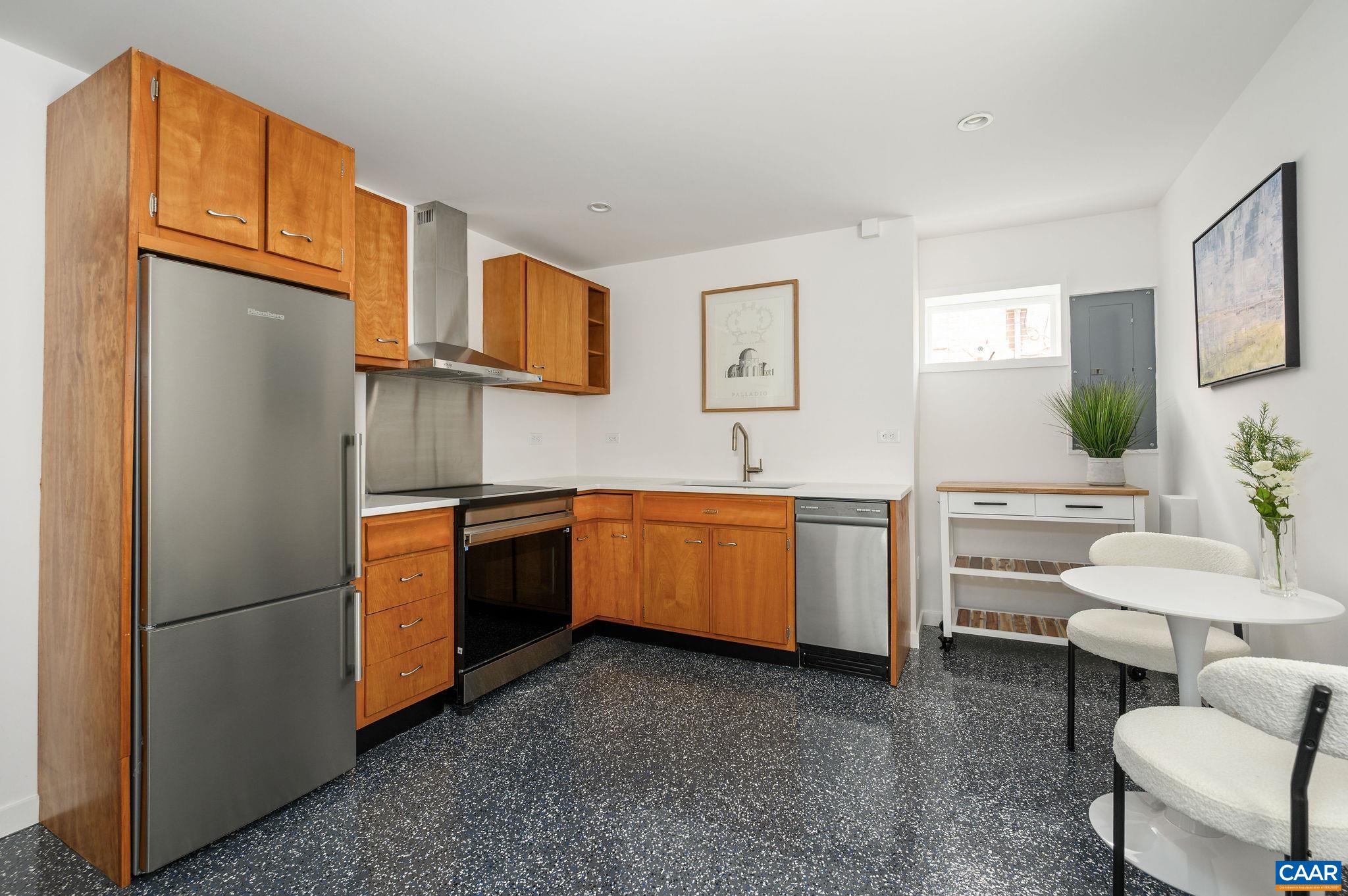 1007 SAINT CLAIR AVE