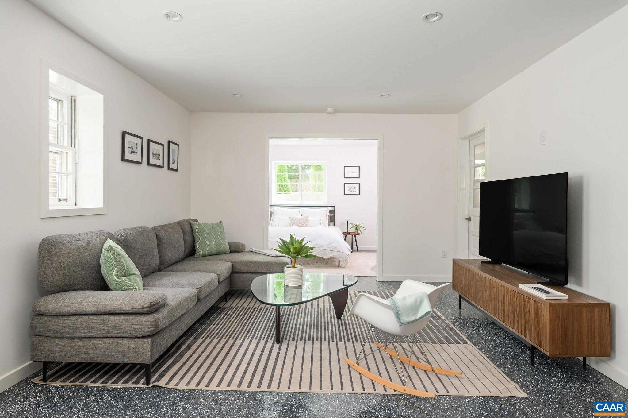 1007 SAINT CLAIR AVE