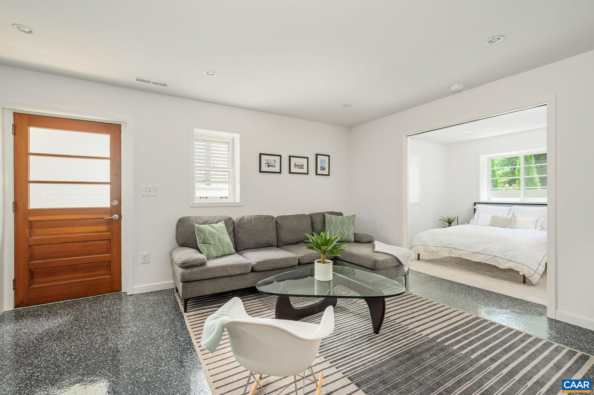 1007 SAINT CLAIR AVE