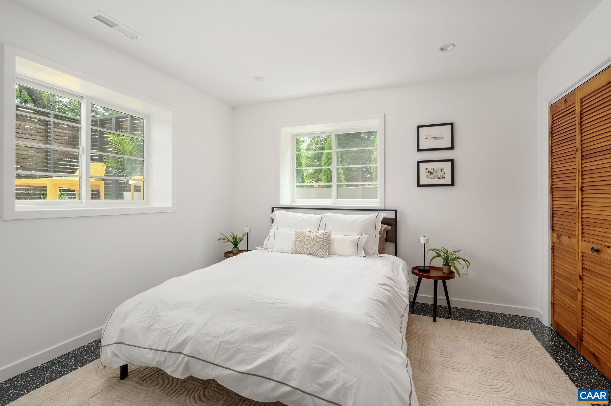 1007 SAINT CLAIR AVE