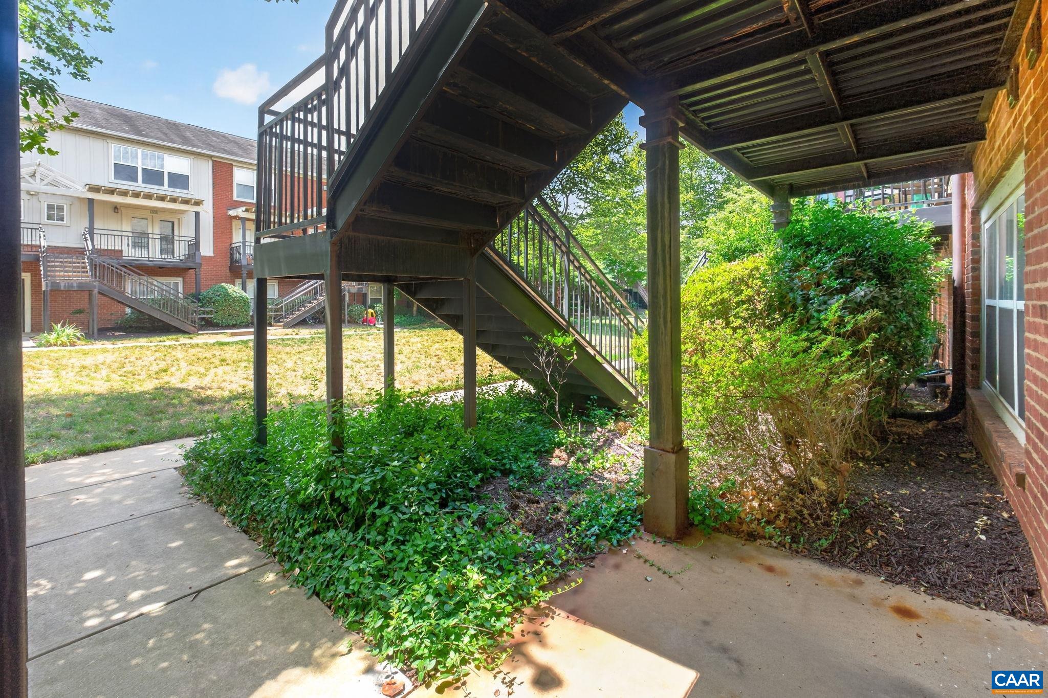 1915 BEECHCREST CT Unit: 101