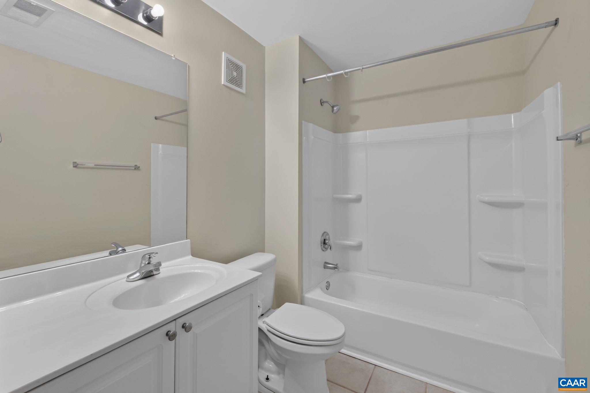1915 BEECHCREST CT Unit: 101