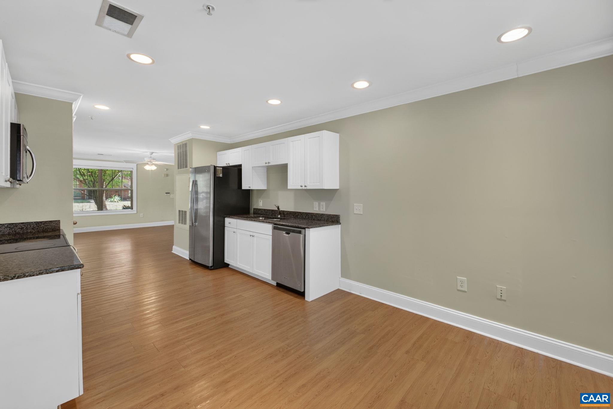 1915 BEECHCREST CT Unit: 101