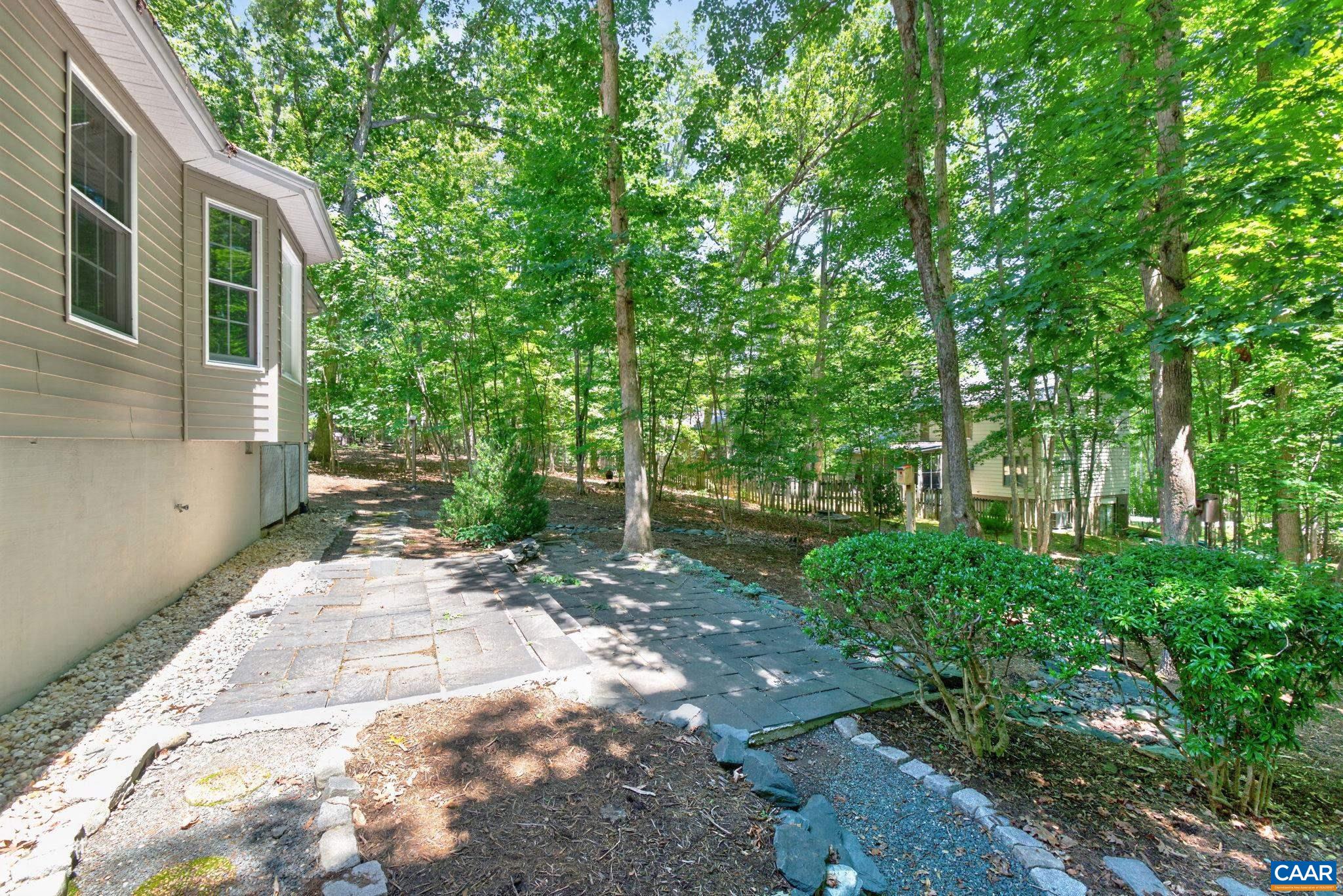5 BRIARWOOD RD