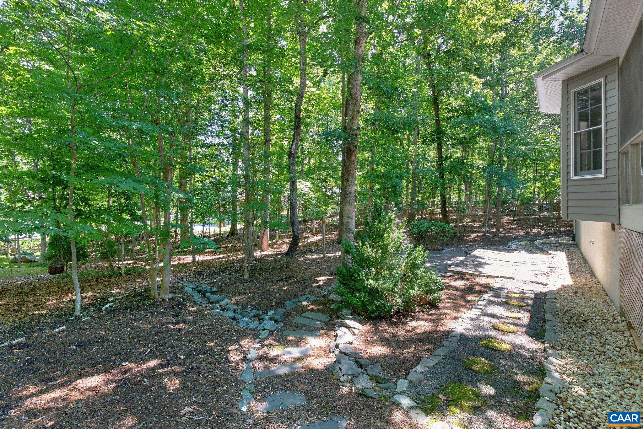 5 BRIARWOOD RD