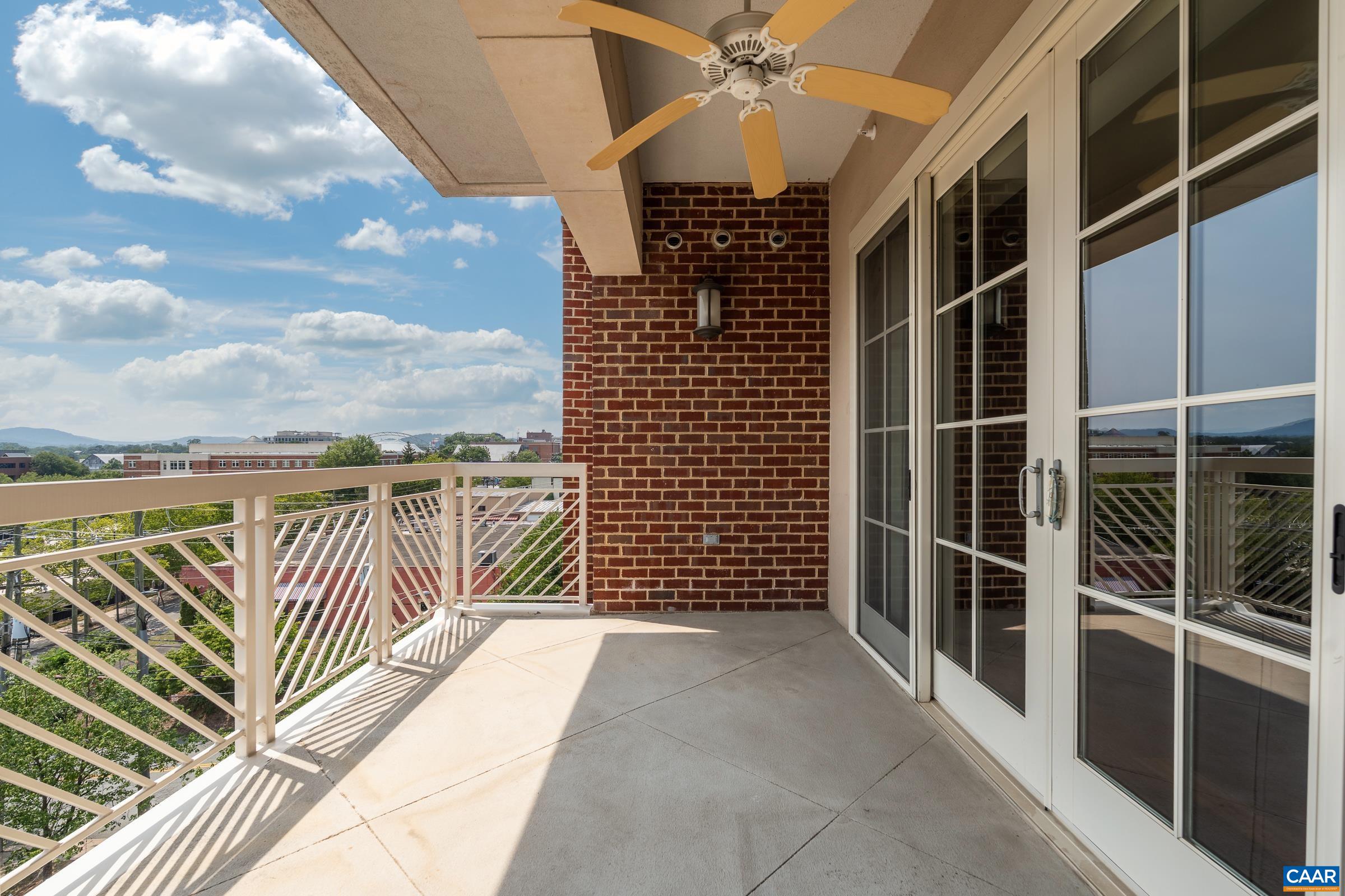 210 NE 10TH ST Unit: 404