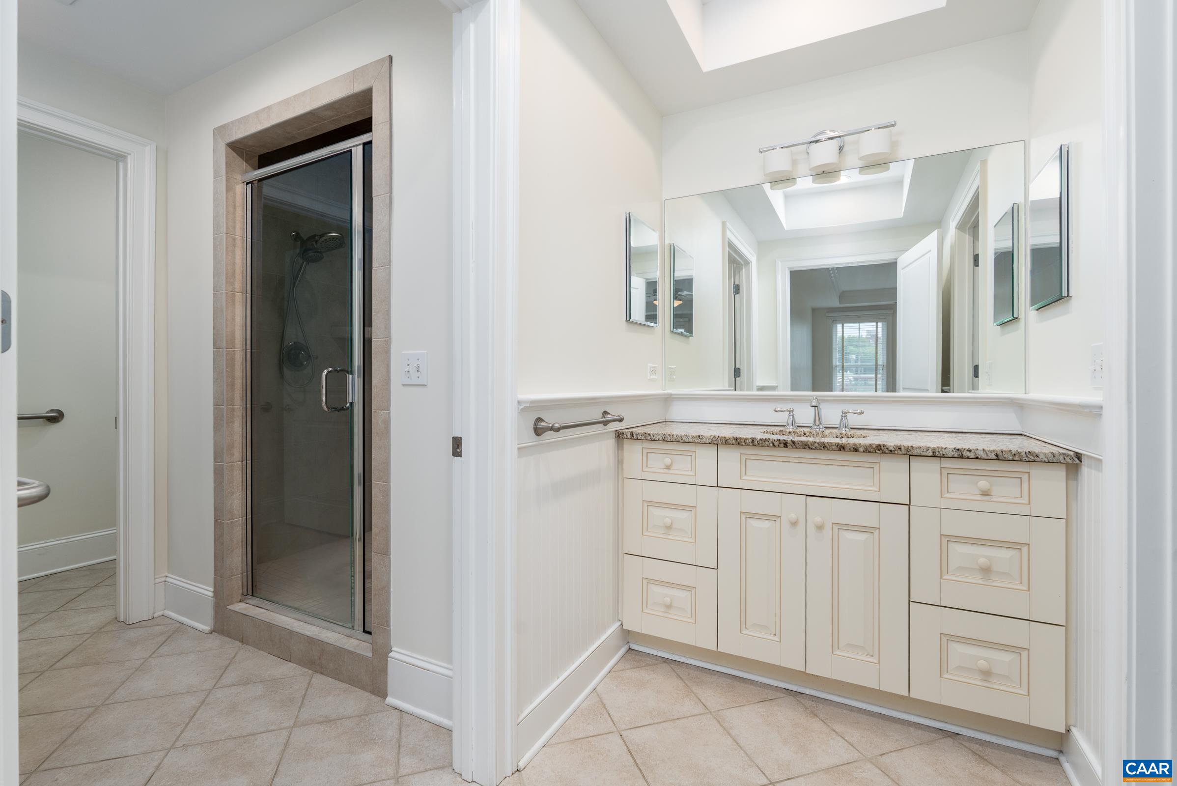 210 NE 10TH ST Unit: 404