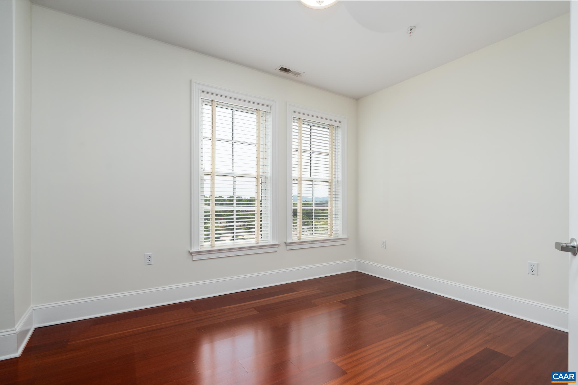 210 NE 10TH ST Unit: 404