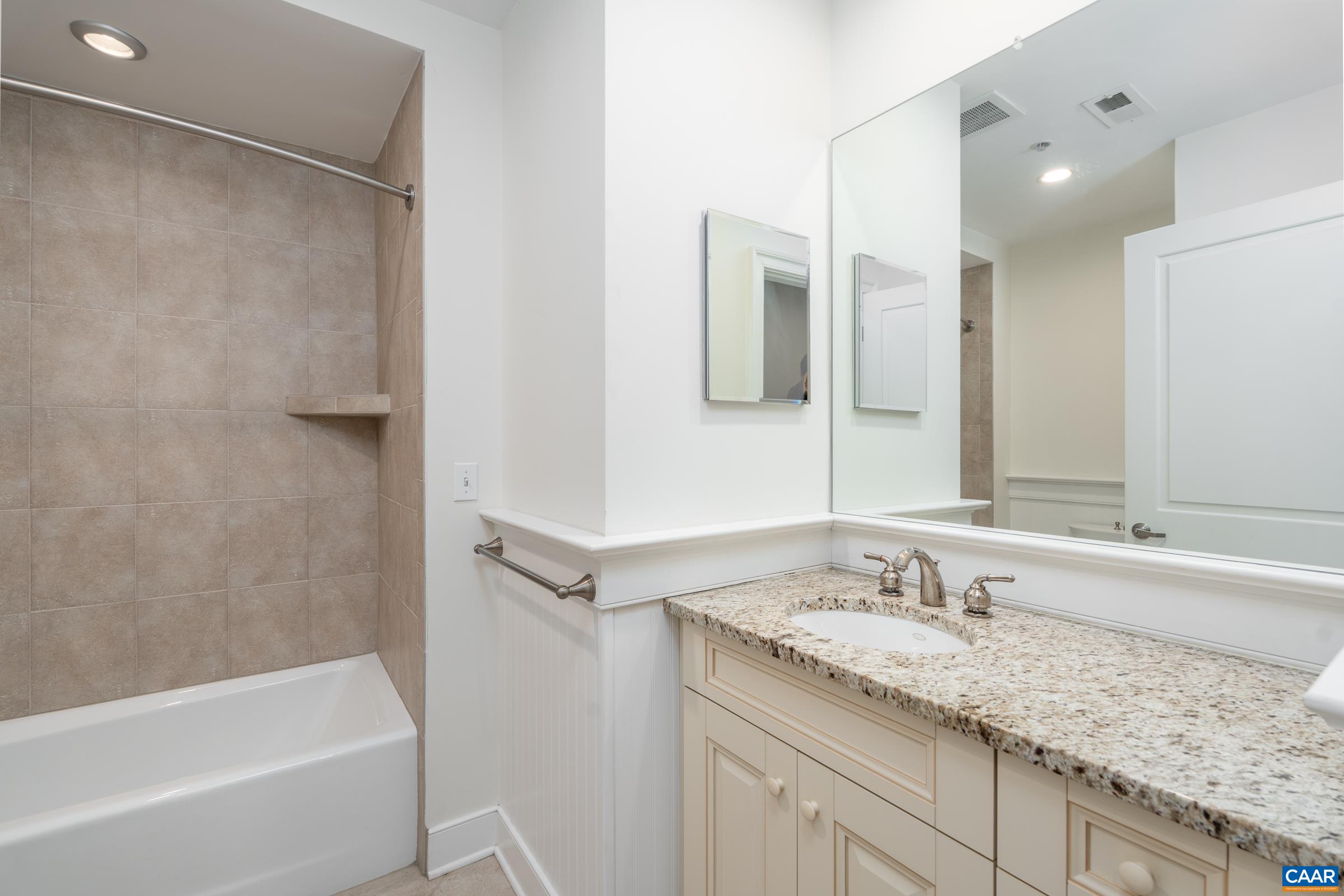 210 NE 10TH ST Unit: 404