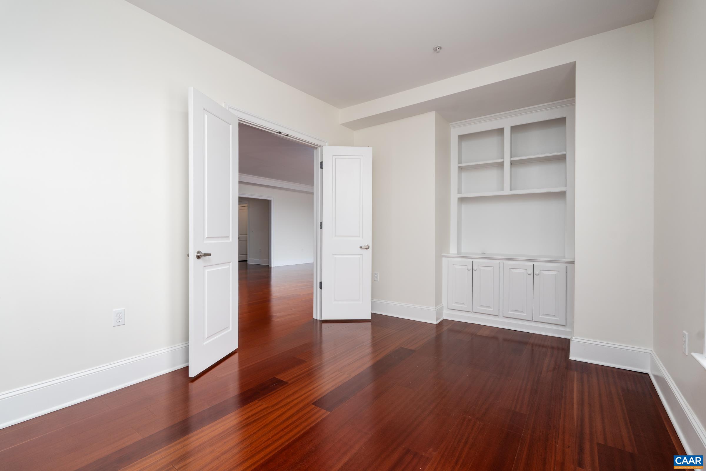 210 NE 10TH ST Unit: 404
