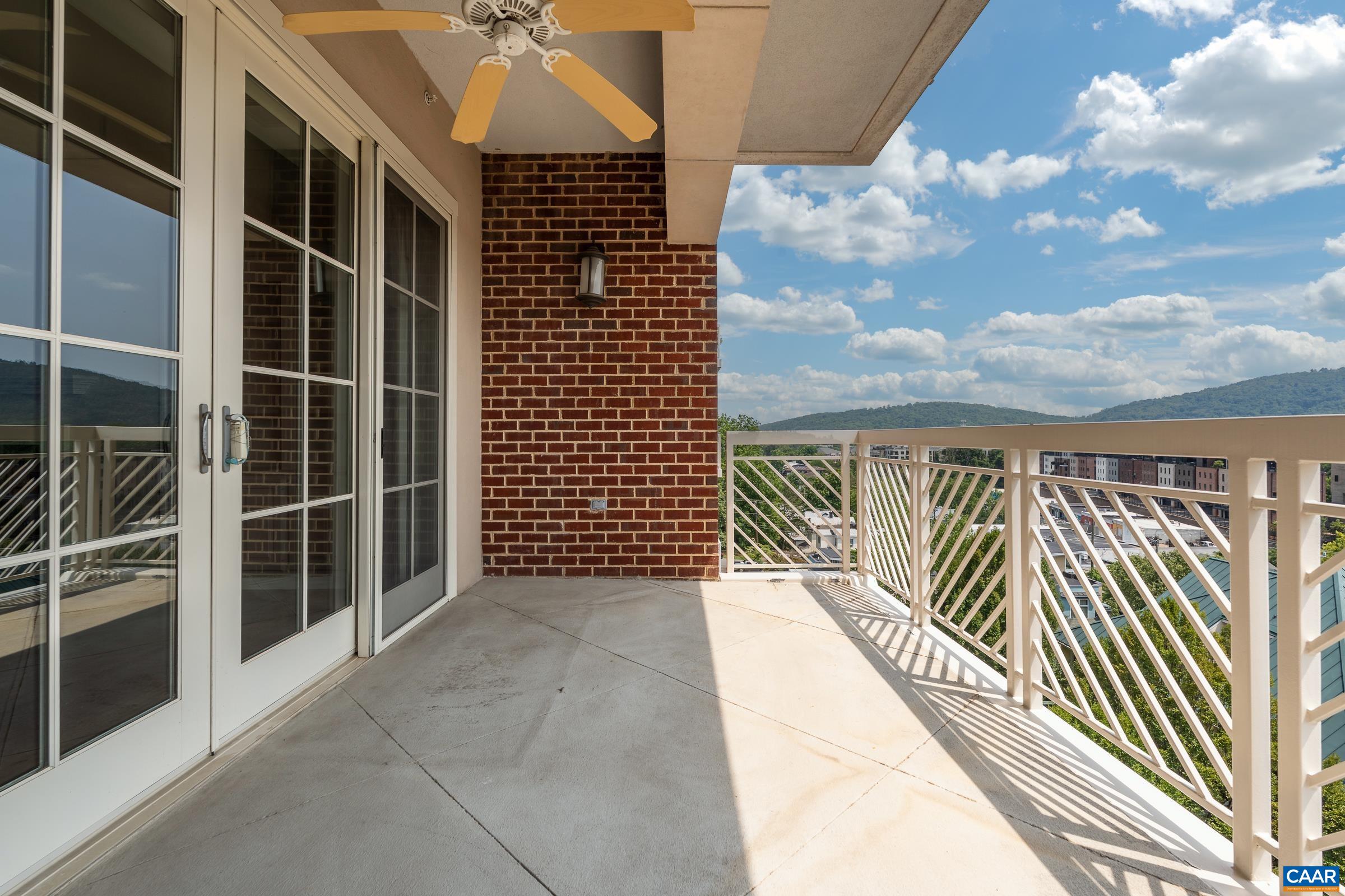 210 NE 10TH ST Unit: 404