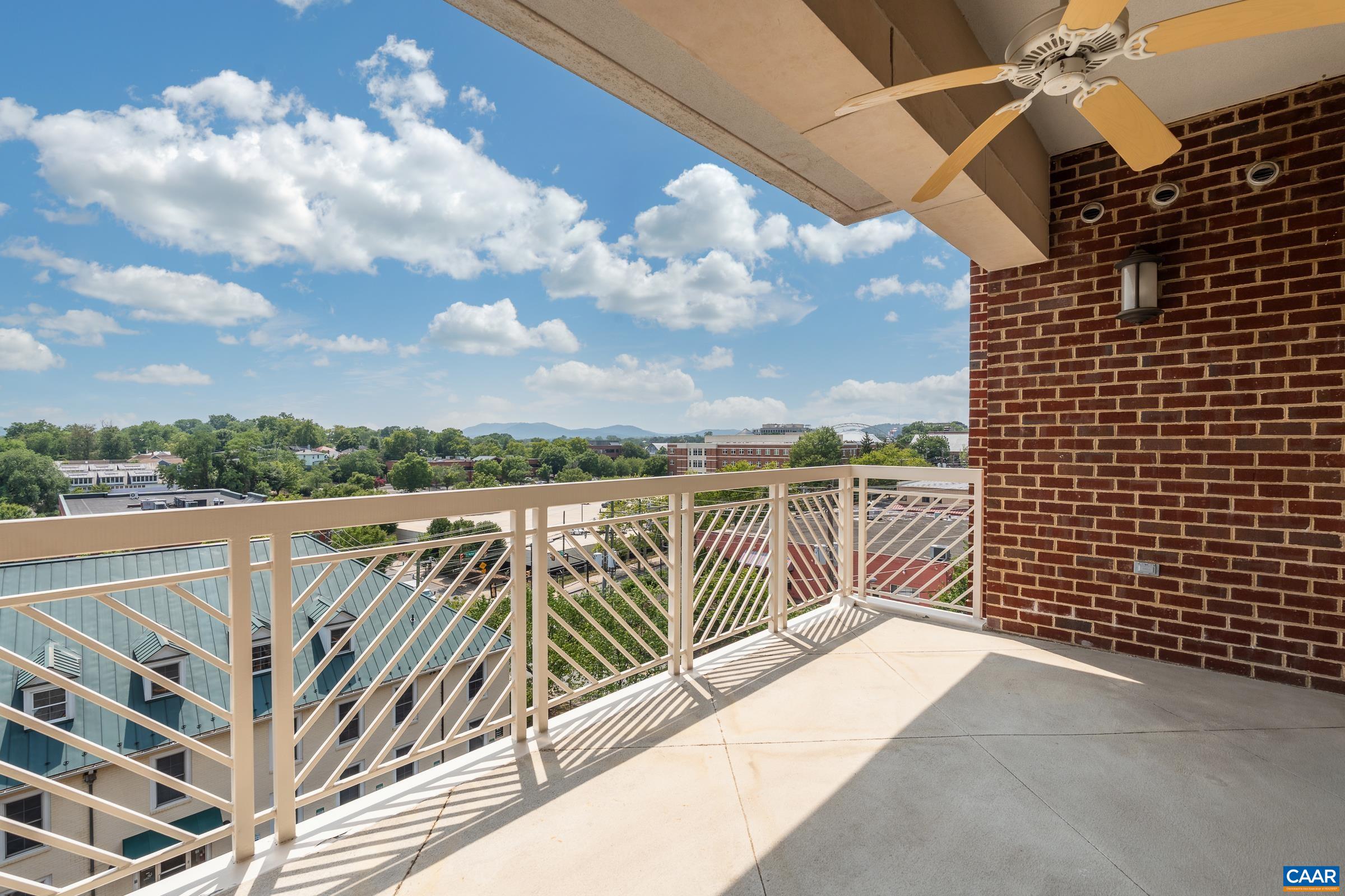 210 NE 10TH ST Unit: 404