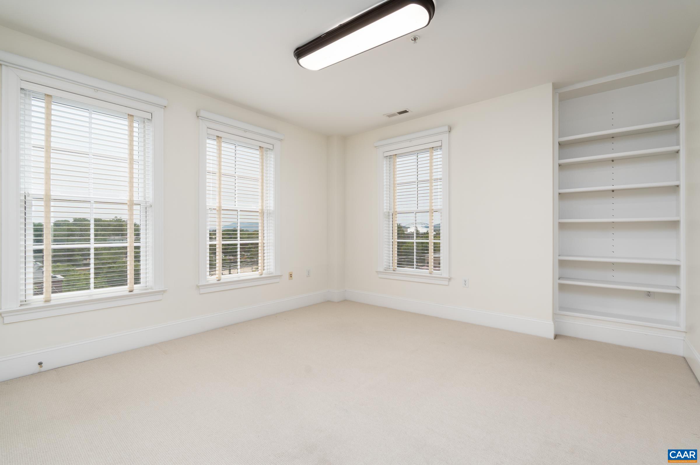 210 NE 10TH ST Unit: 404