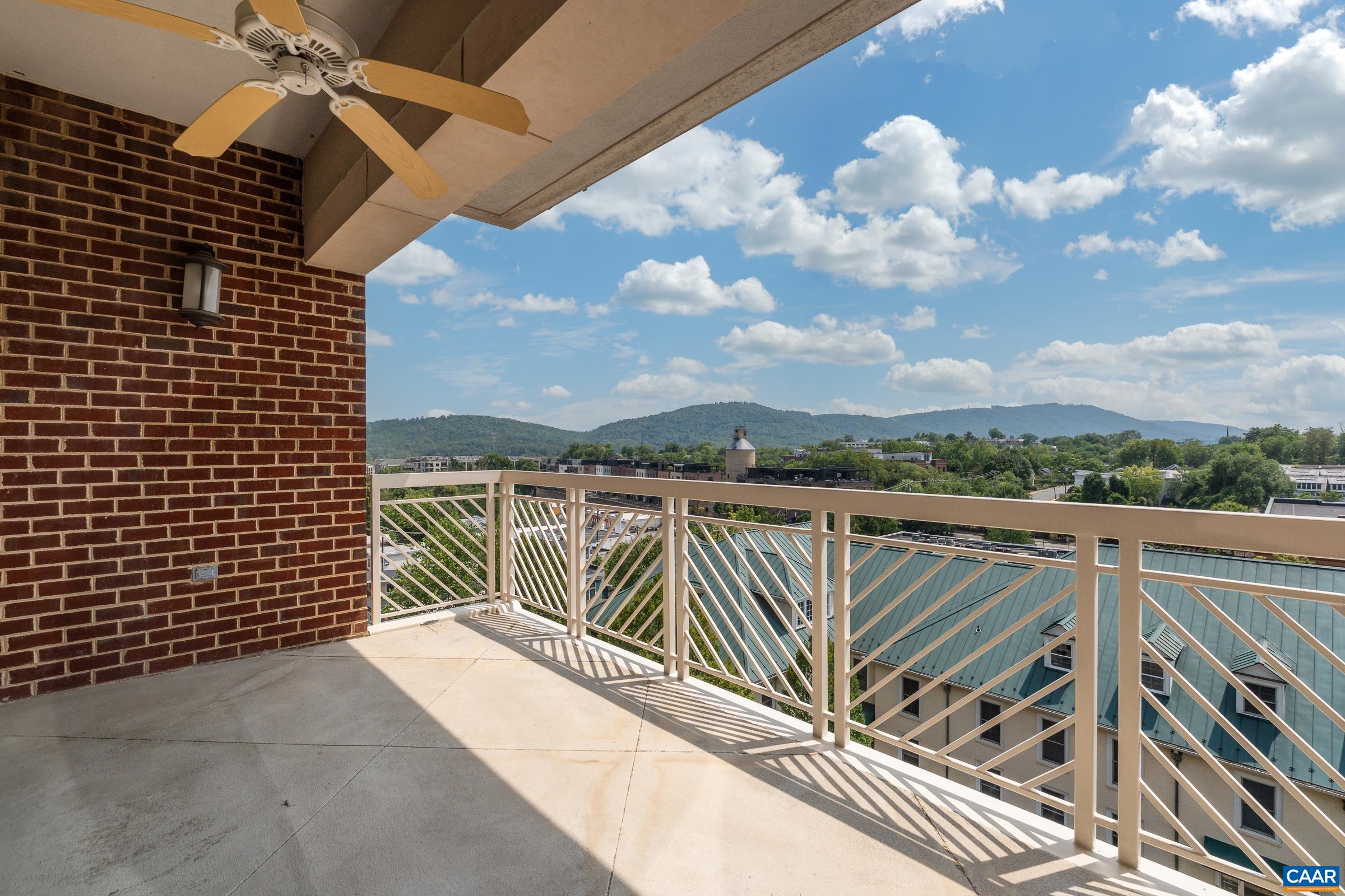 210 NE 10TH ST Unit: 404