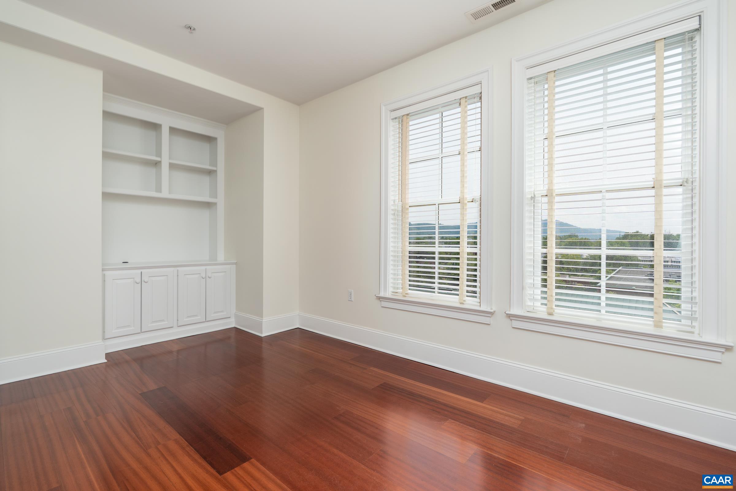 210 NE 10TH ST Unit: 404