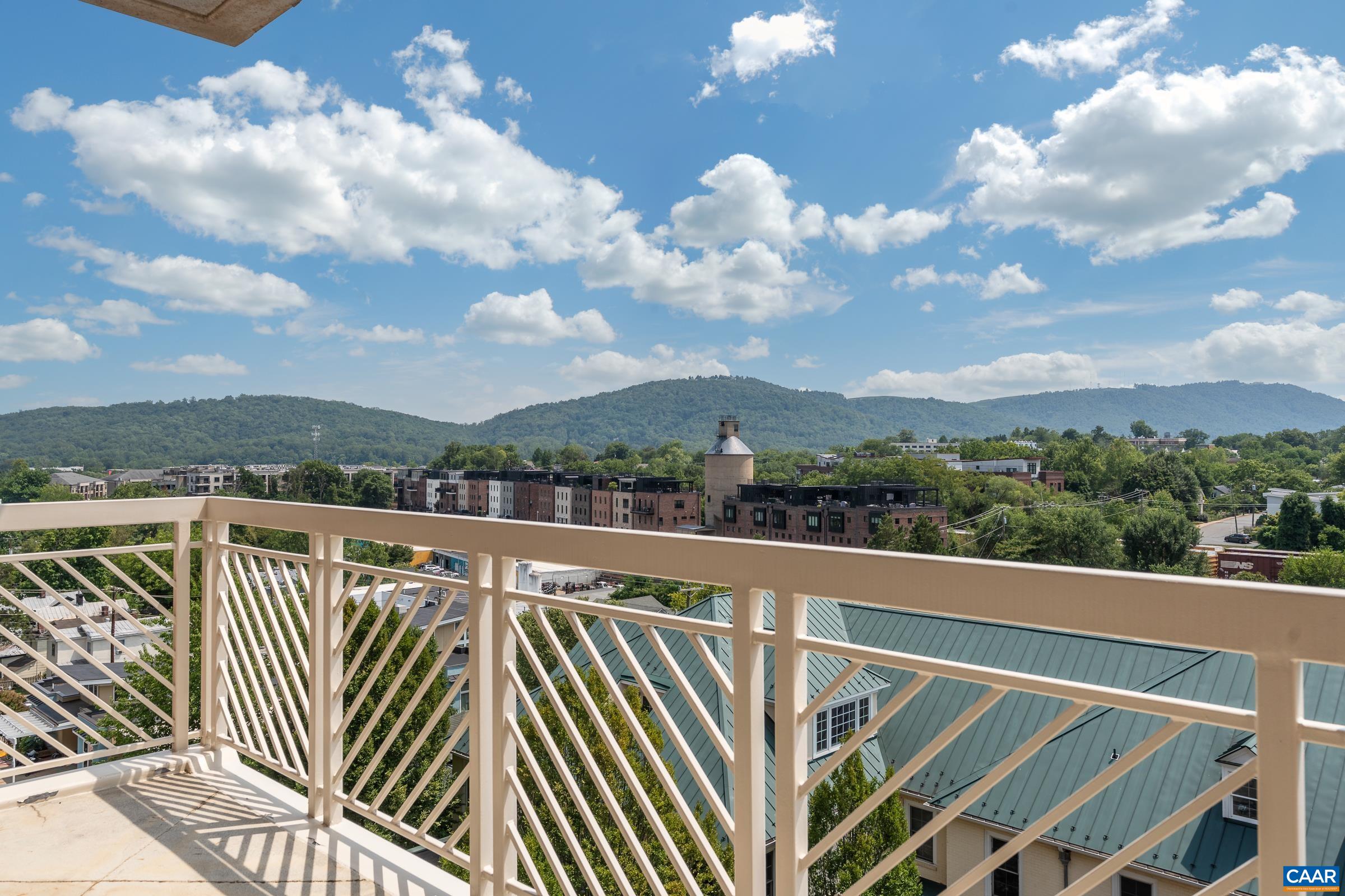 210 NE 10TH ST Unit: 404