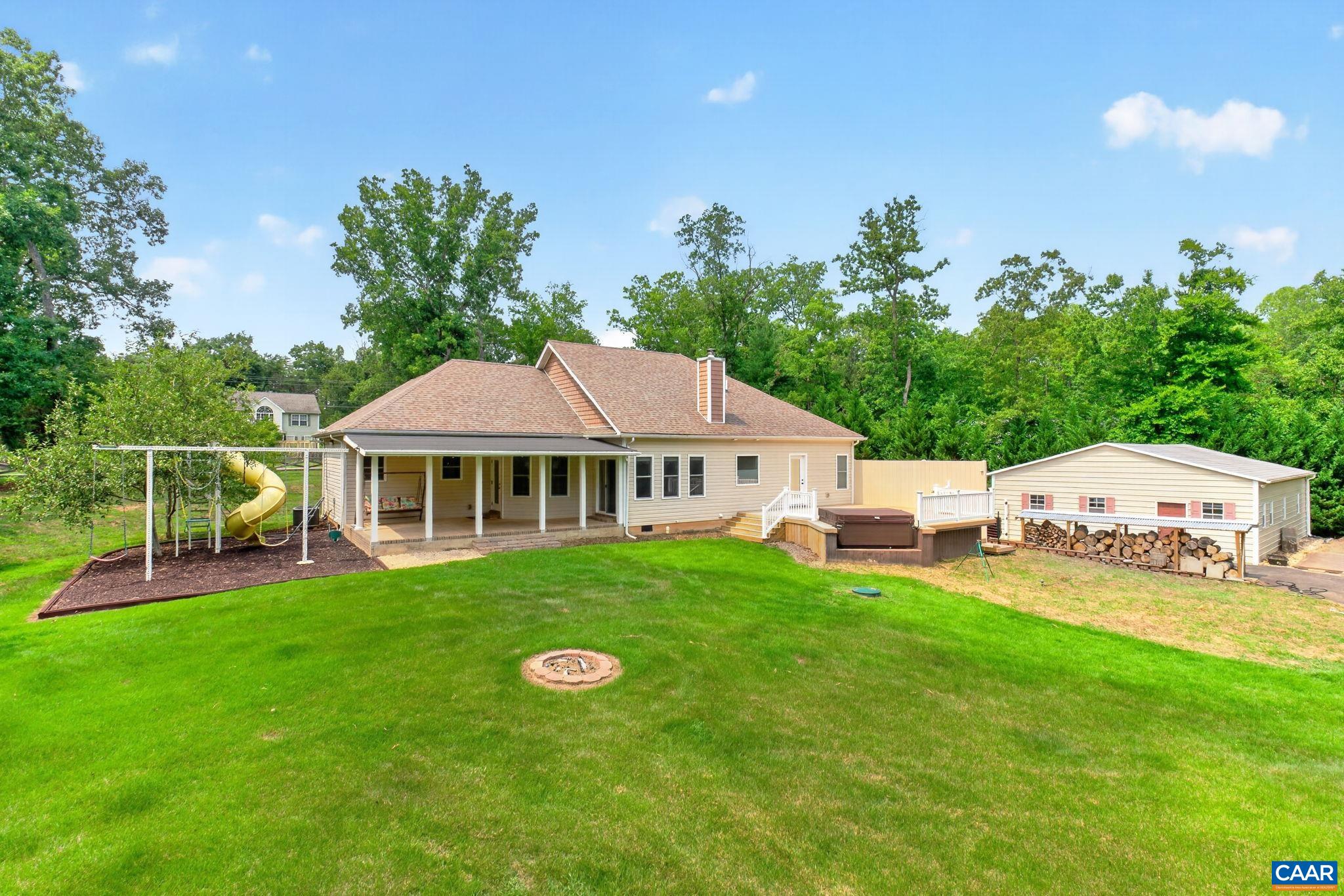 1558 RIDGEWAY DR