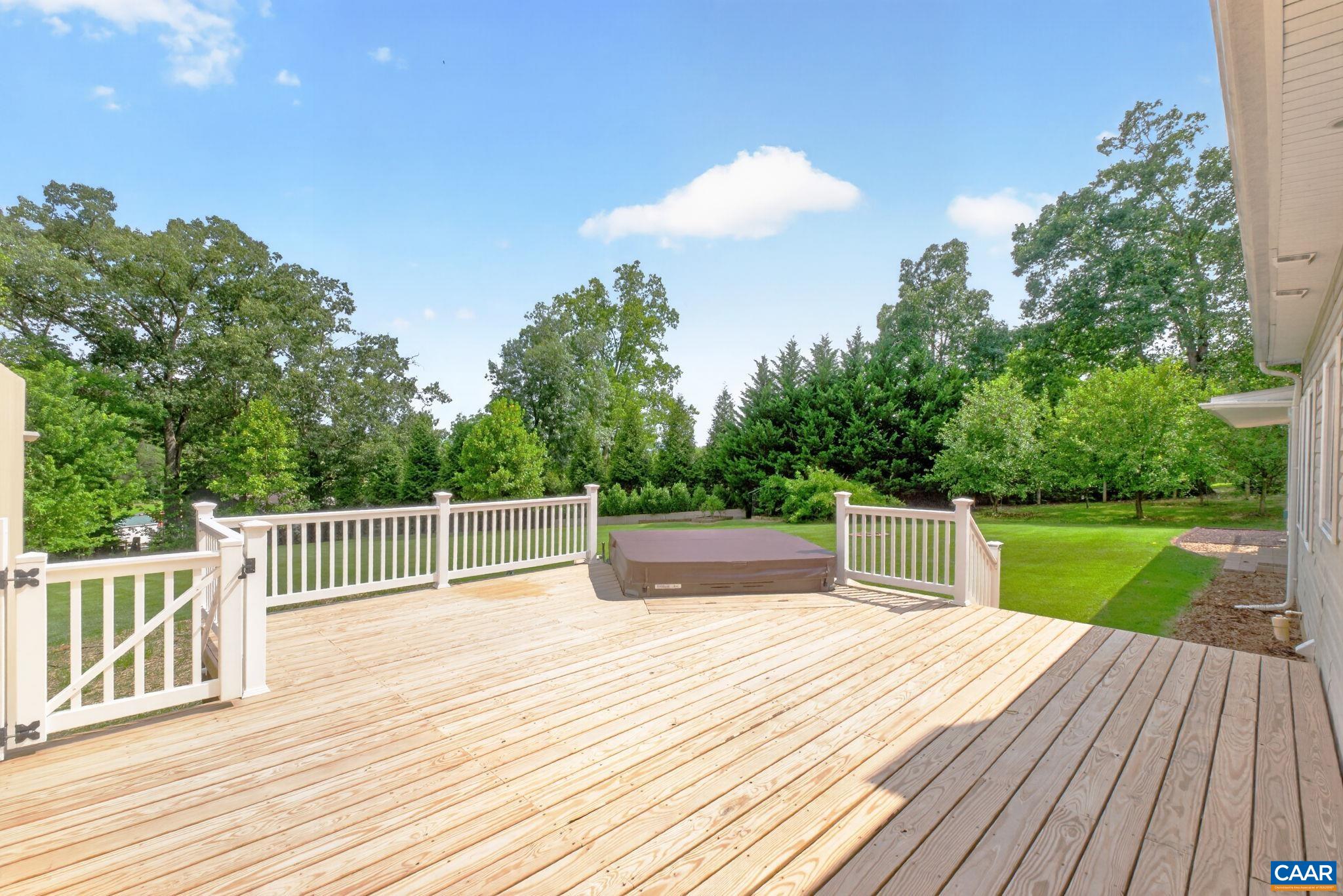 1558 RIDGEWAY DR